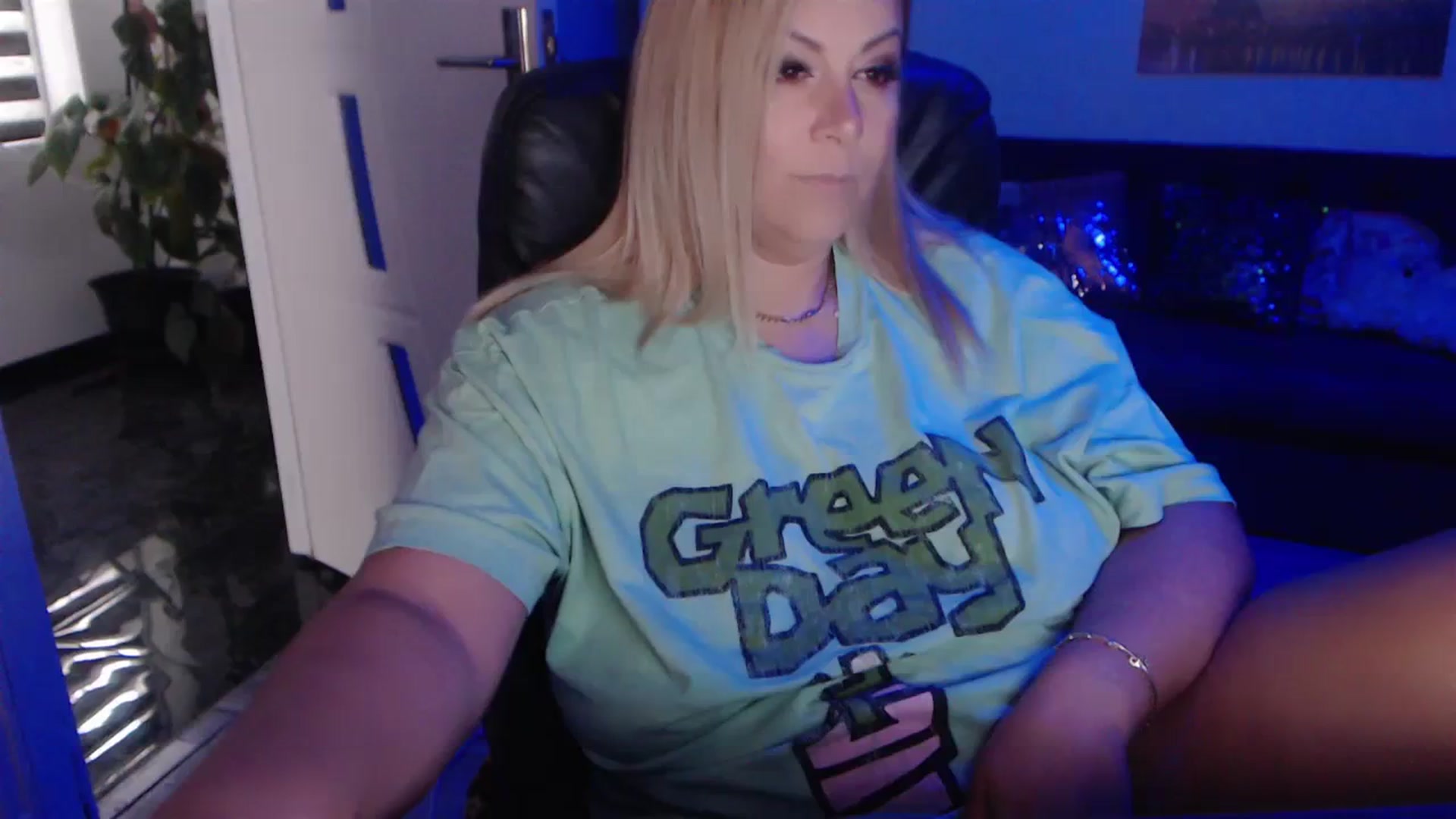 Gallery image thumbnail from A_baby_Boo's myfreecams stream on, 09/16/2023, 14:07 image 17 of 20