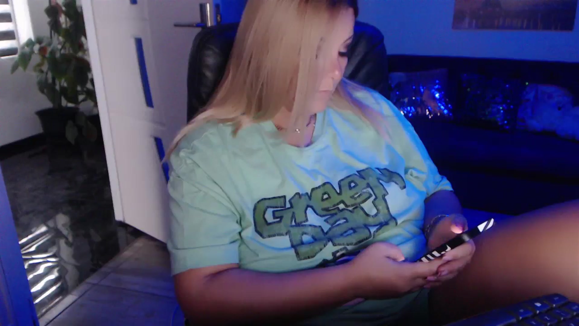 Gallery image thumbnail from A_baby_Boo's myfreecams stream on, 09/16/2023, 14:07 image 13 of 20