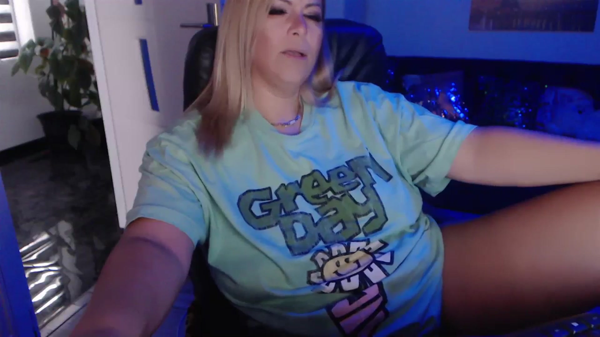 Gallery image thumbnail from A_baby_Boo's myfreecams stream on, 09/16/2023, 14:07 image 5 of 20