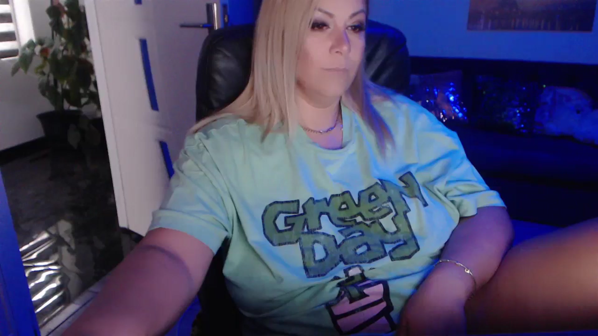 Gallery image thumbnail from A_baby_Boo's myfreecams stream on, 09/16/2023, 14:07 image 18 of 20