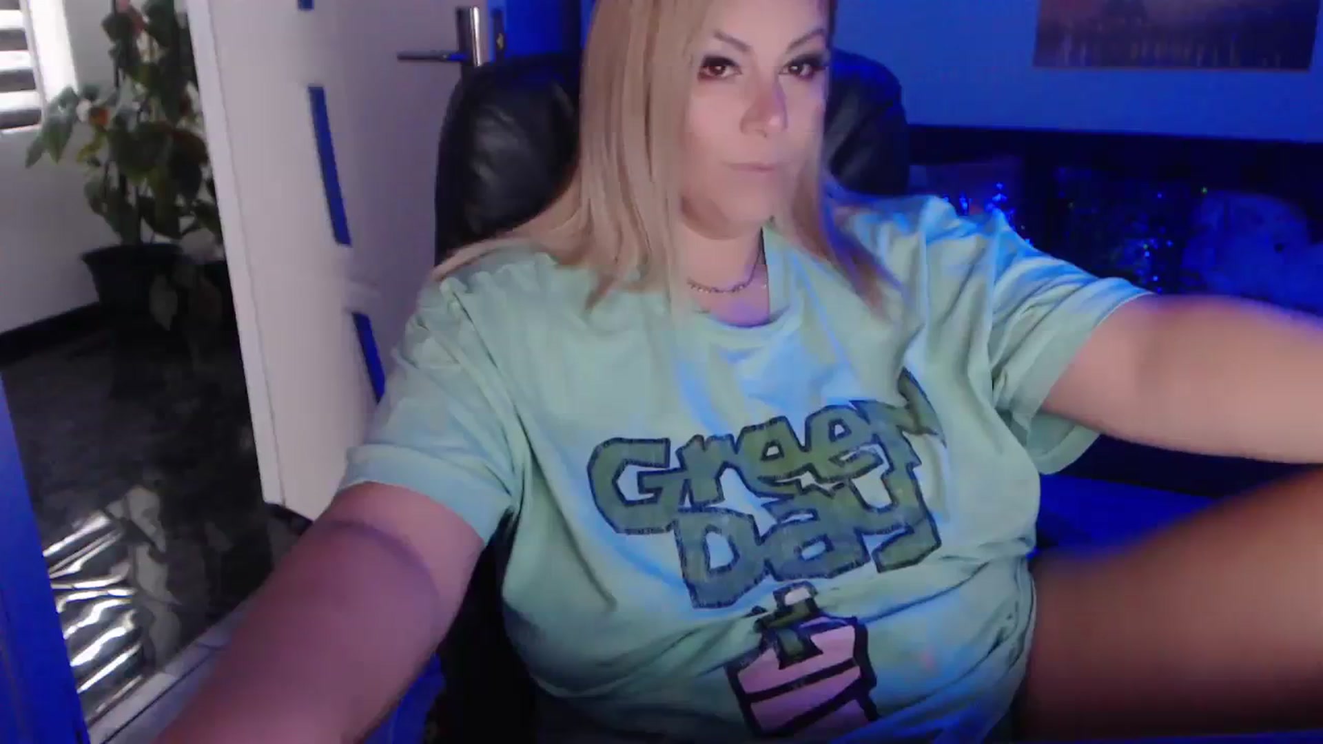 Gallery image thumbnail from A_baby_Boo's myfreecams stream on, 09/16/2023, 14:07 image 16 of 20