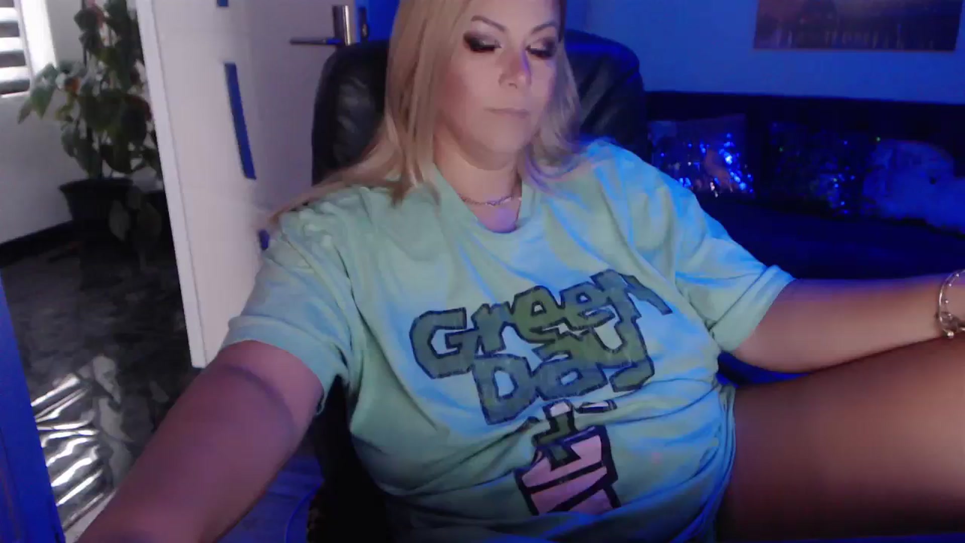 Gallery image thumbnail from A_baby_Boo's myfreecams stream on, 09/16/2023, 14:07 image 9 of 20