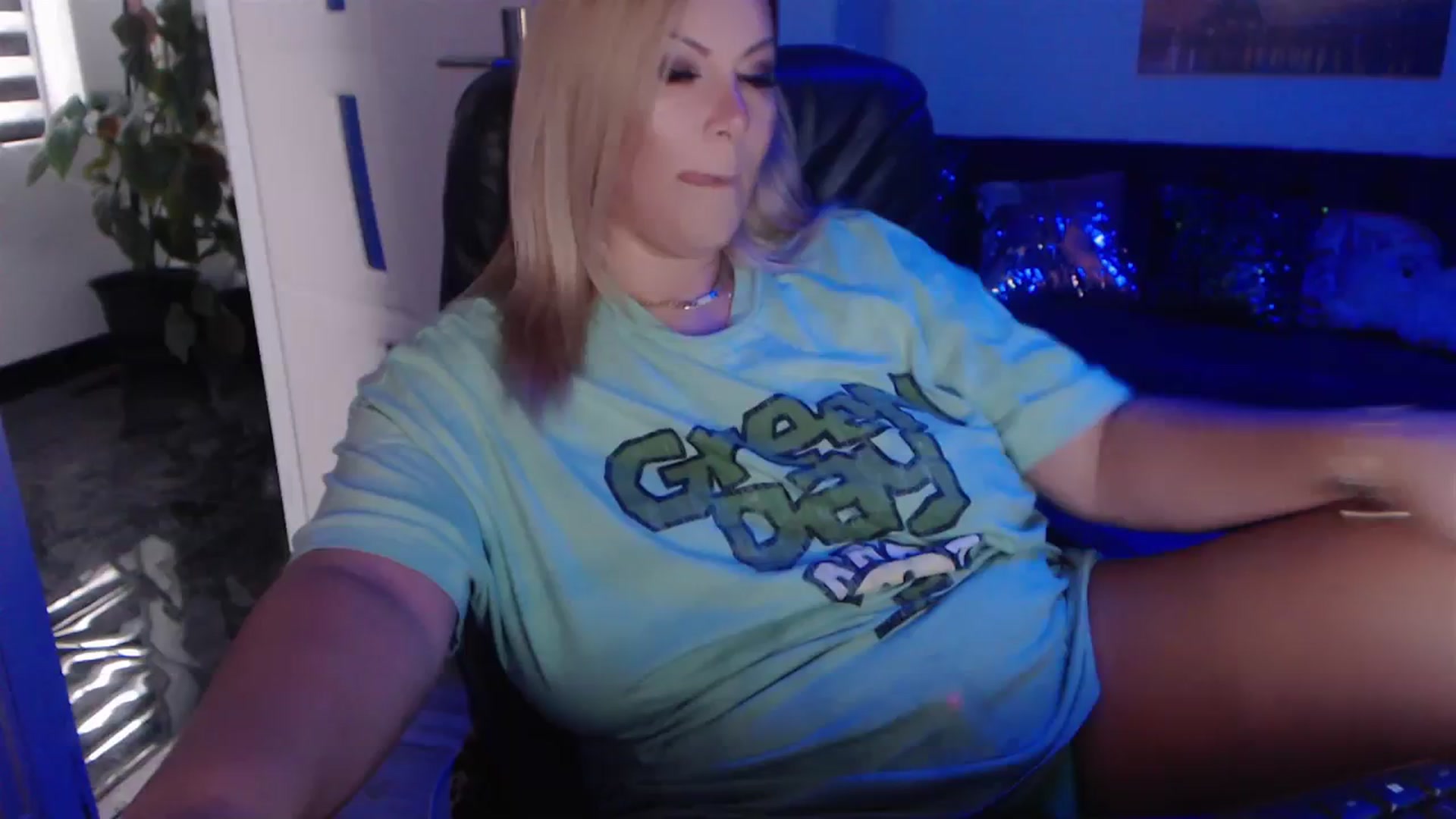 Gallery image thumbnail from A_baby_Boo's myfreecams stream on, 09/16/2023, 14:07 image 7 of 20