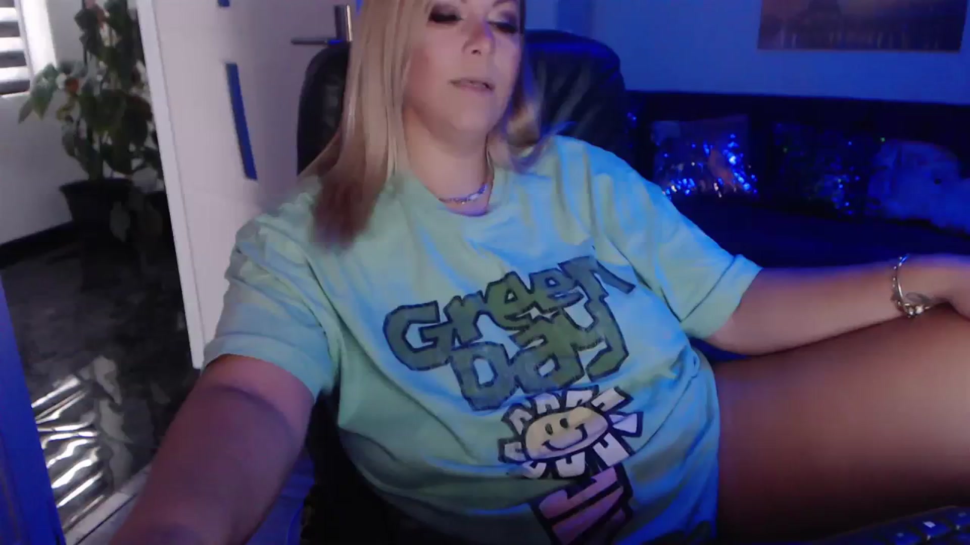 Gallery image thumbnail from A_baby_Boo's myfreecams stream on, 09/16/2023, 14:07 image 4 of 20