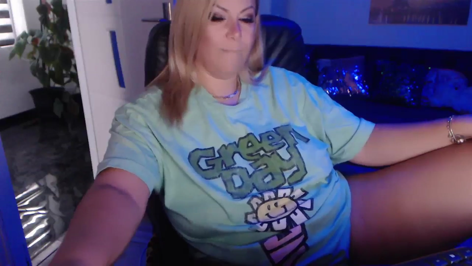 Gallery image thumbnail from A_baby_Boo's myfreecams stream on, 09/16/2023, 14:07 image 6 of 20