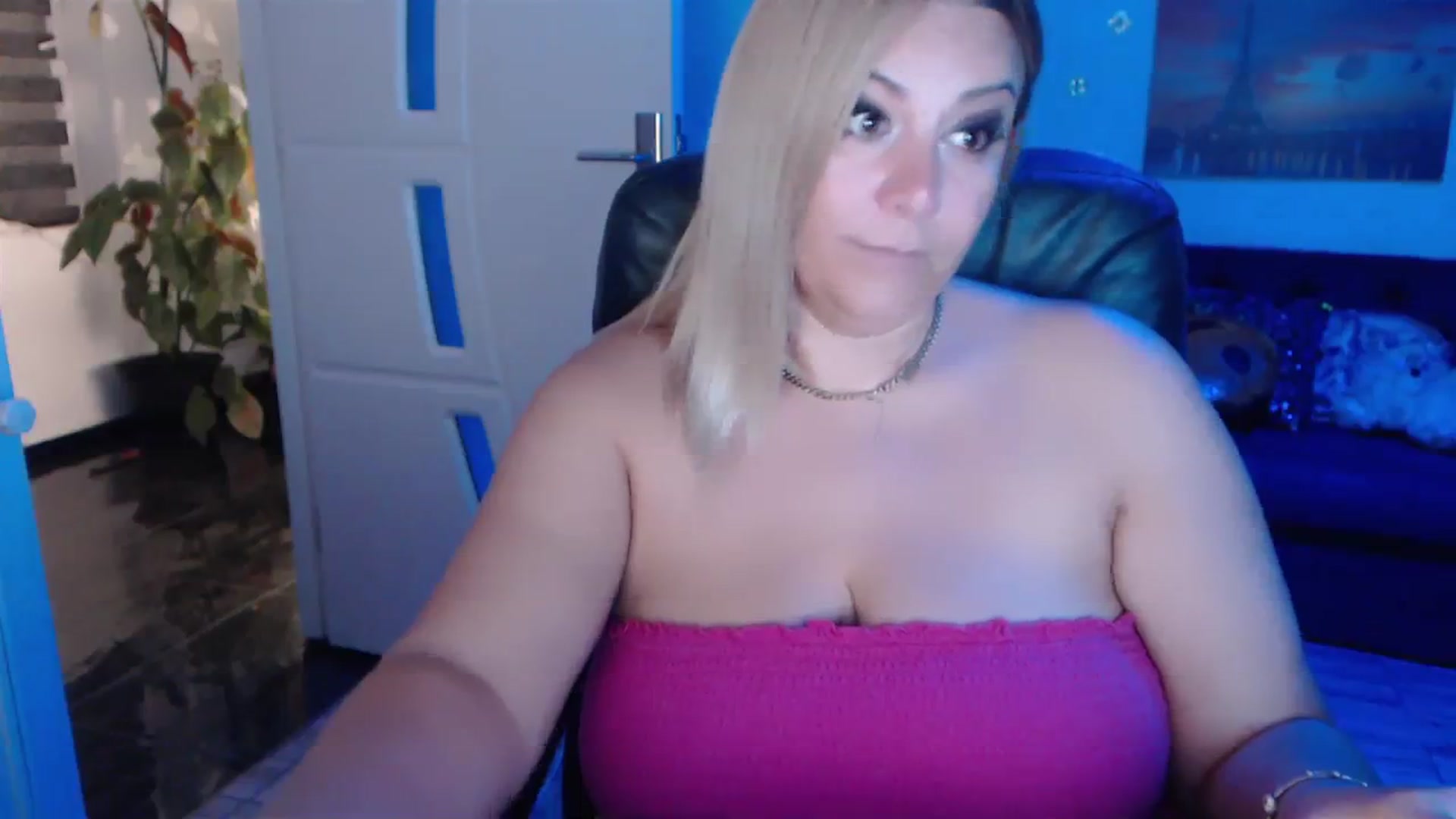 Gallery image thumbnail from A_baby_Boo's myfreecams stream on, 09/17/2023, 24:05 image 2 of 20