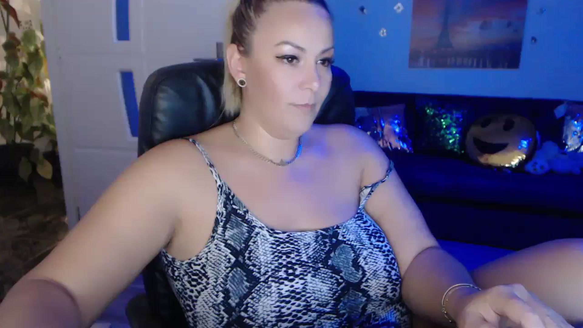 Gallery image thumbnail from A_baby_Boo's myfreecams stream on, 09/17/2023, 20:02 image 18 of 20