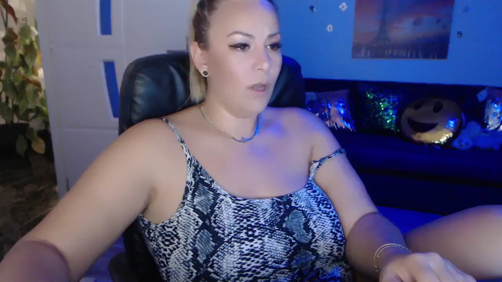Gallery image thumbnail from A_baby_Boo's myfreecams stream on, 09/17/2023, 20:02 image 19 of 20