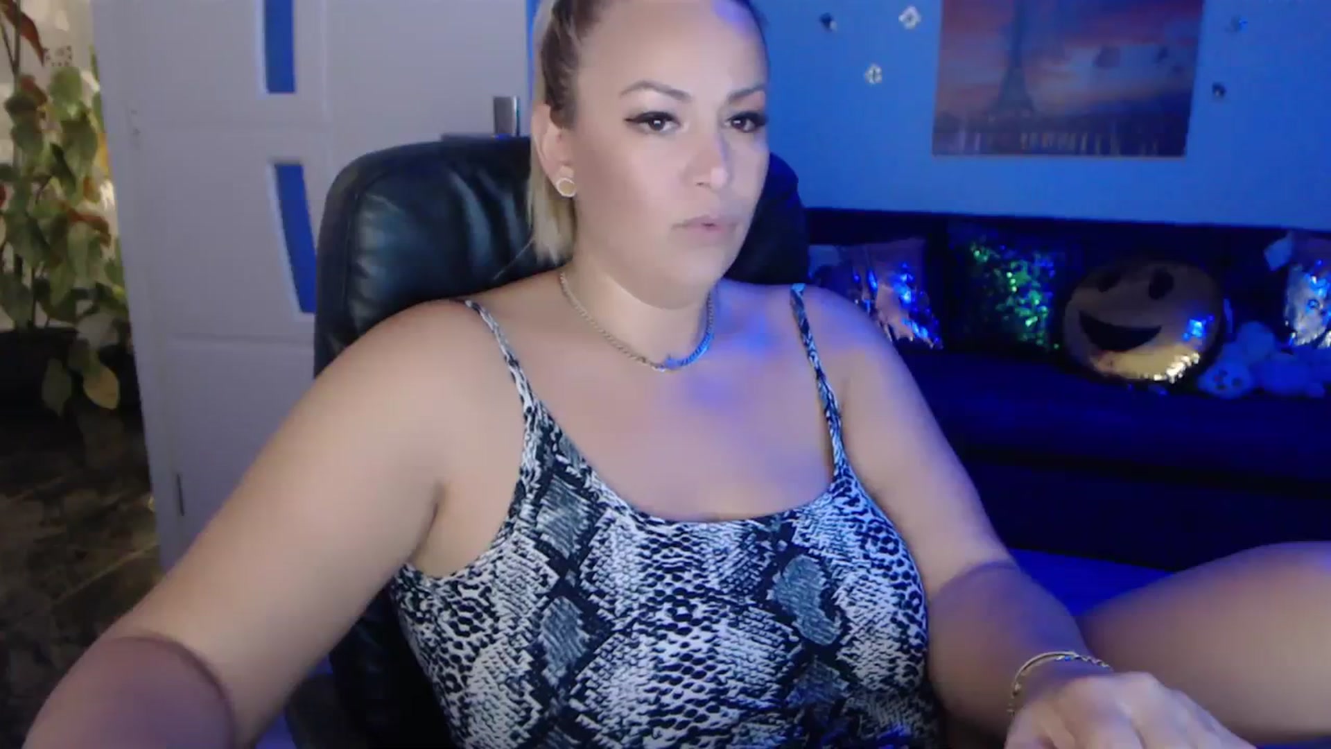 Gallery image thumbnail from A_baby_Boo's myfreecams stream on, 09/17/2023, 20:02 image 3 of 20