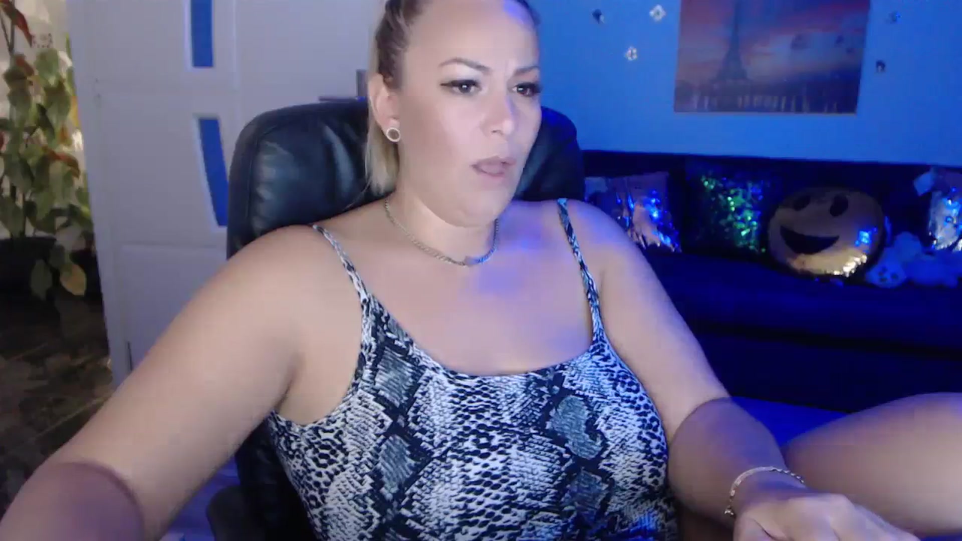 Gallery image thumbnail from A_baby_Boo's myfreecams stream on, 09/17/2023, 20:02 image 15 of 20