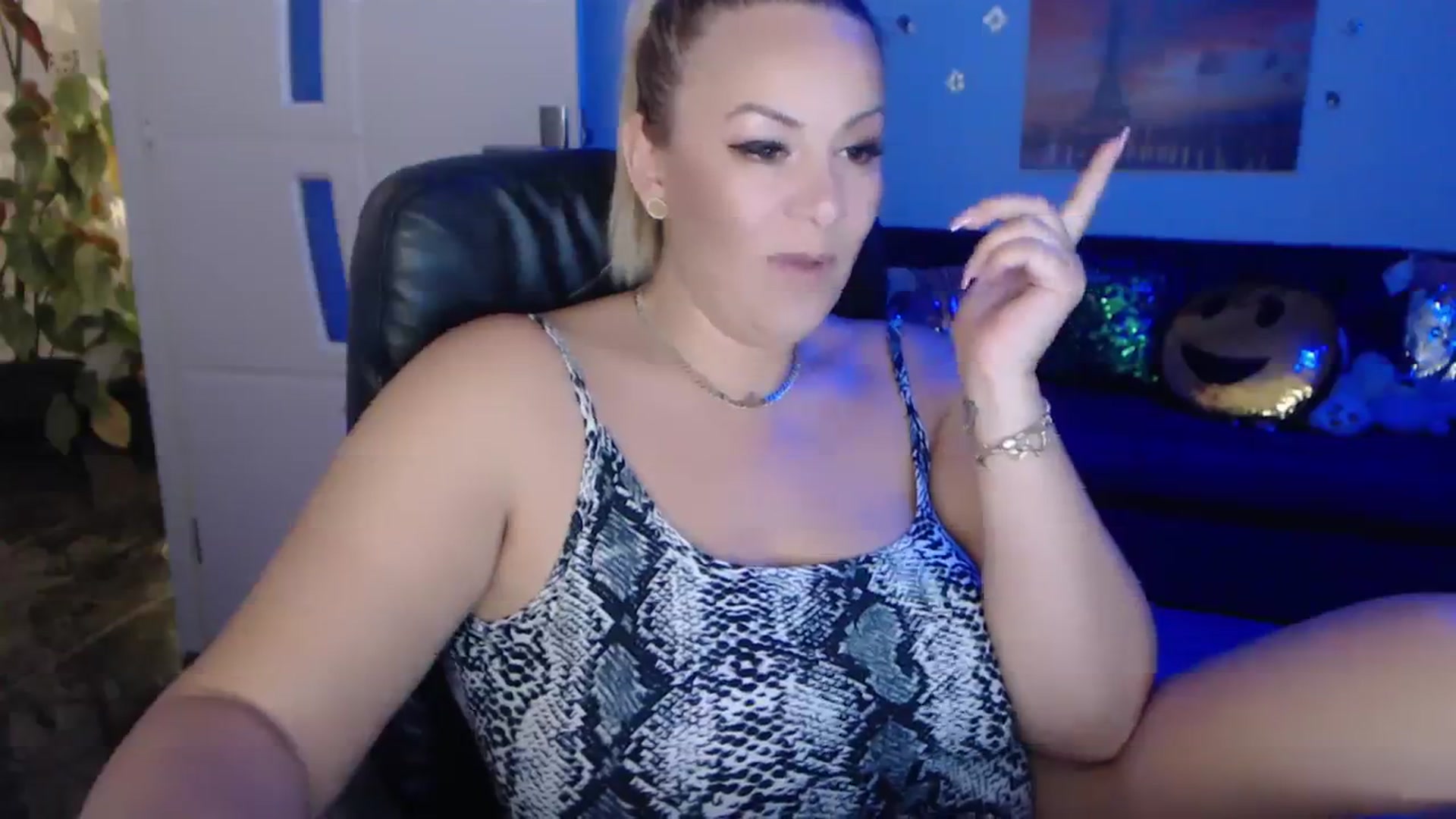Gallery image thumbnail from A_baby_Boo's myfreecams stream on, 09/17/2023, 20:02 image 2 of 20