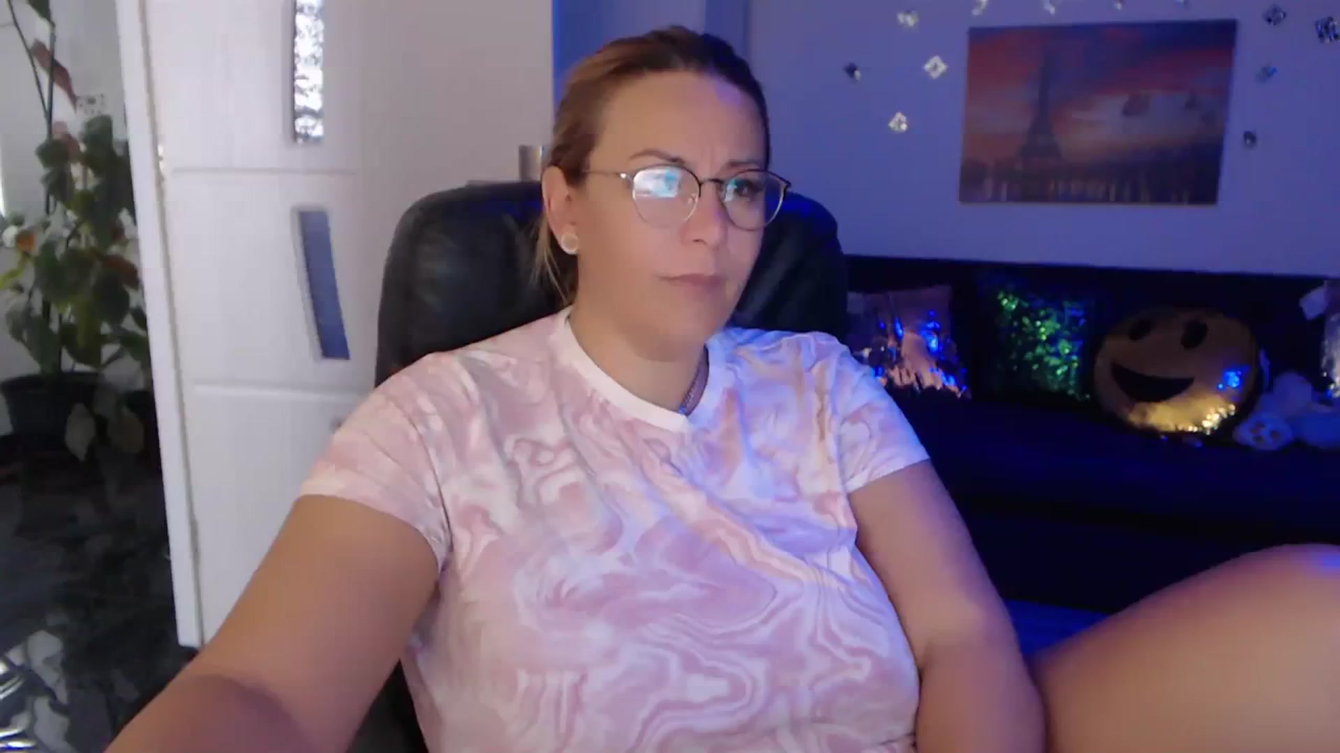Gallery image thumbnail from A_baby_Boo's myfreecams stream on, 09/18/2023, 13:00 image 3 of 20