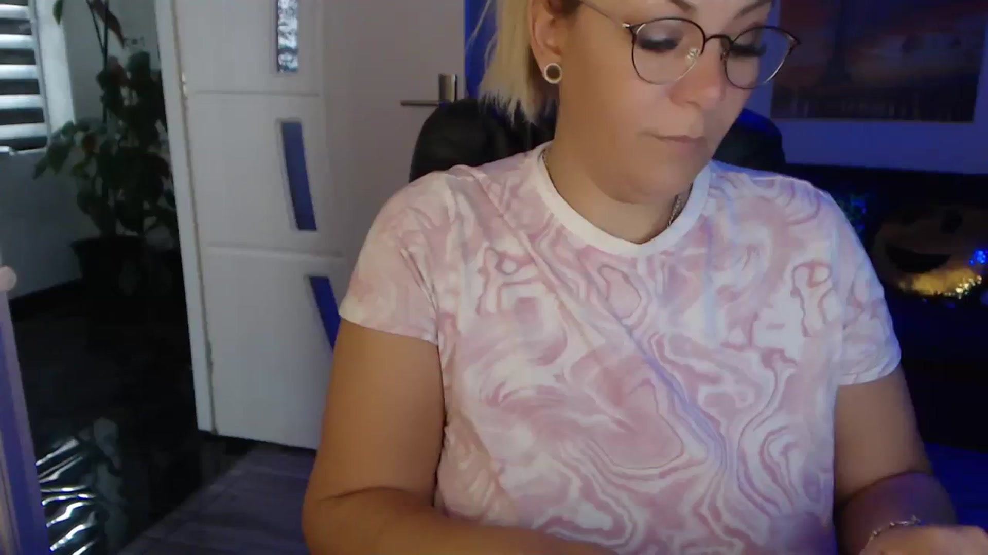 Gallery image thumbnail from A_baby_Boo's myfreecams stream on, 09/18/2023, 13:00 image 9 of 20