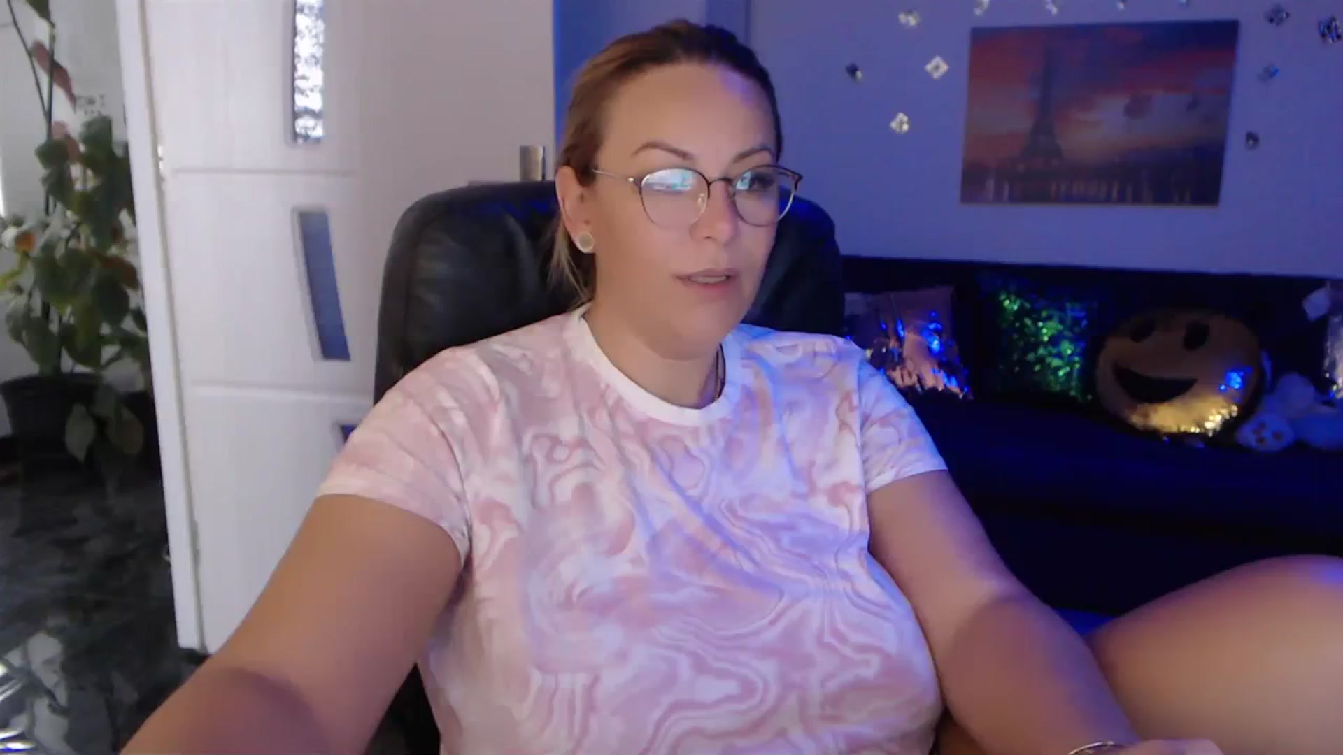 Gallery image thumbnail from A_baby_Boo's myfreecams stream on, 09/18/2023, 13:00 image 1 of 20