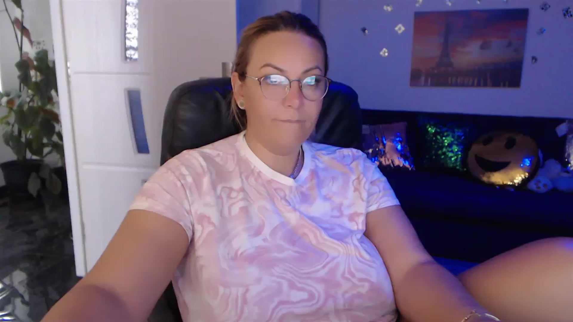 Gallery image thumbnail from A_baby_Boo's myfreecams stream on, 09/18/2023, 13:00 image 2 of 20