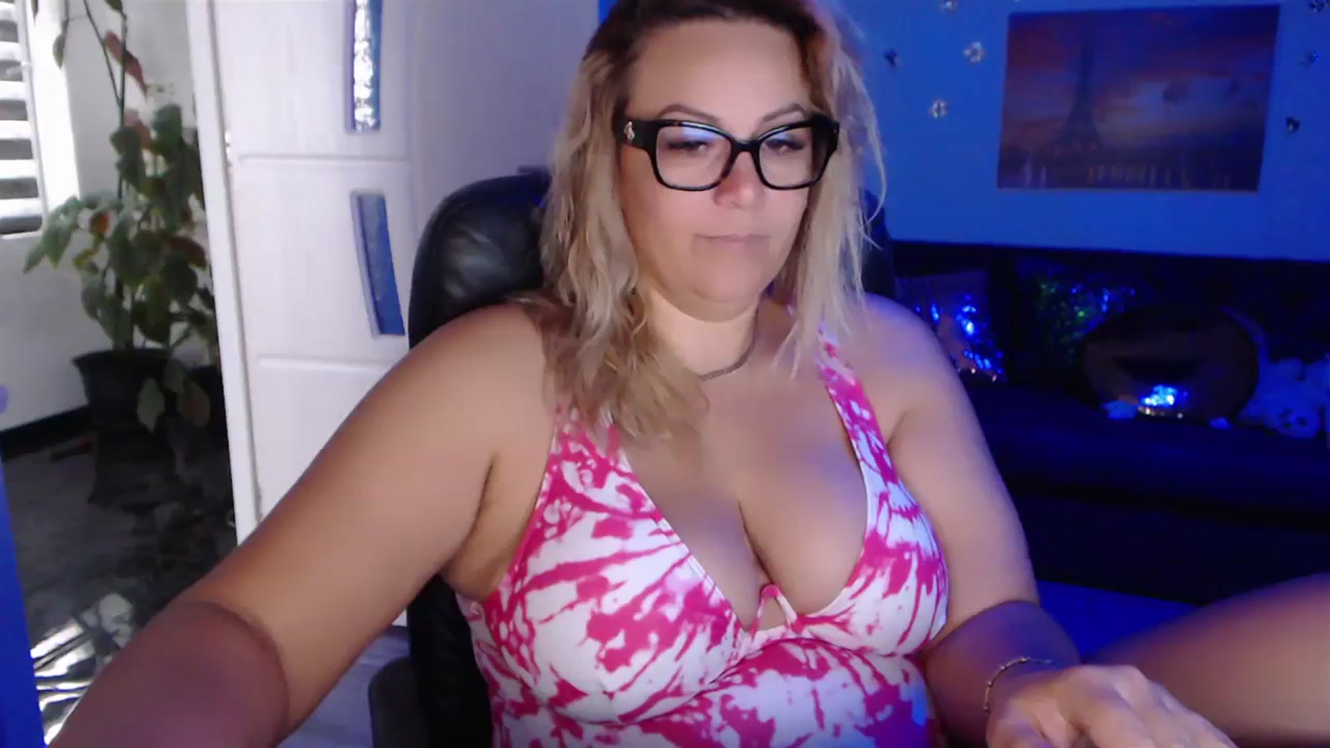 Gallery image thumbnail from A_baby_Boo's myfreecams stream on, 09/19/2023, 12:52 image 6 of 20