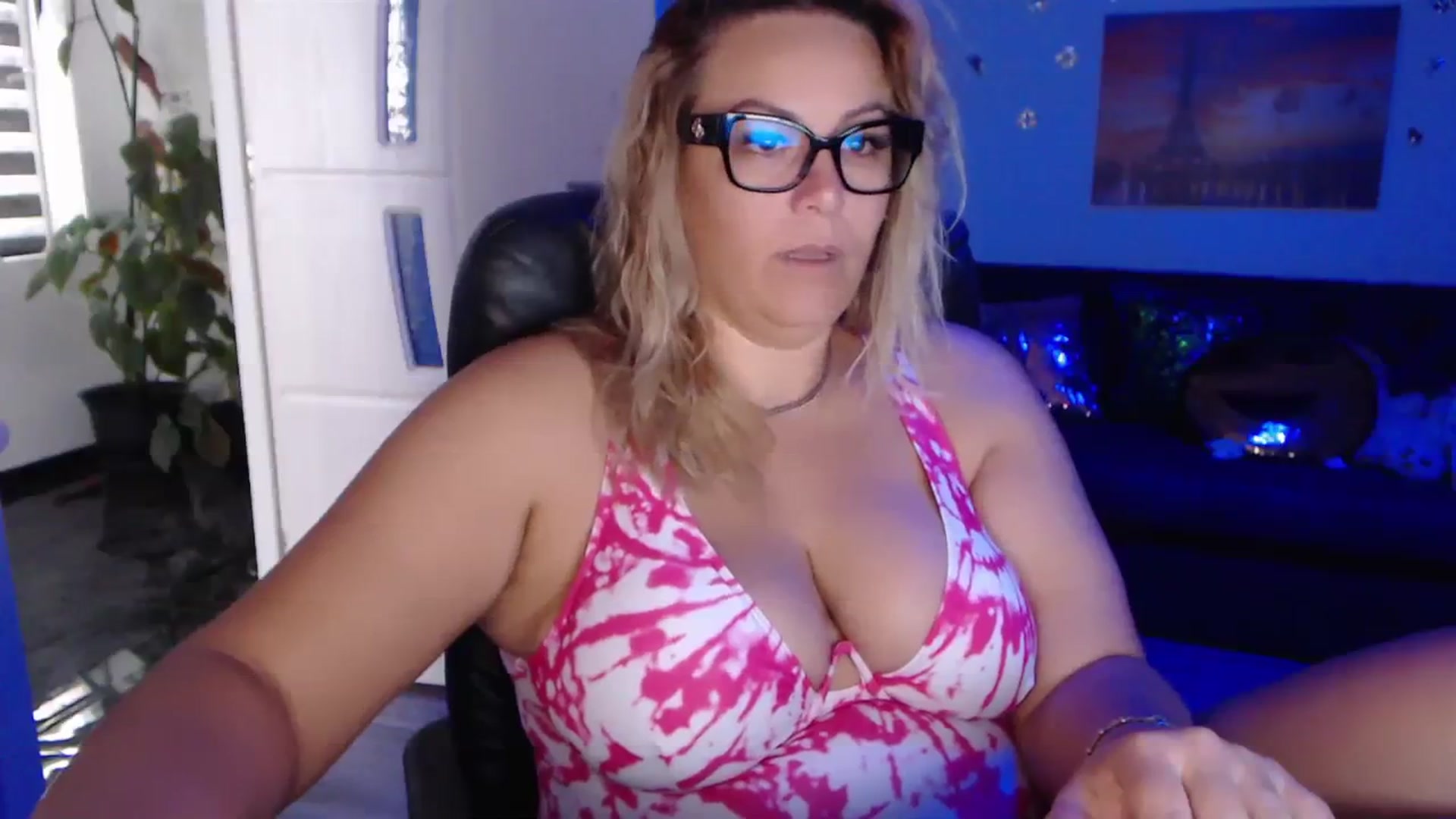Gallery image thumbnail from A_baby_Boo's myfreecams stream on, 09/19/2023, 12:52 image 3 of 20
