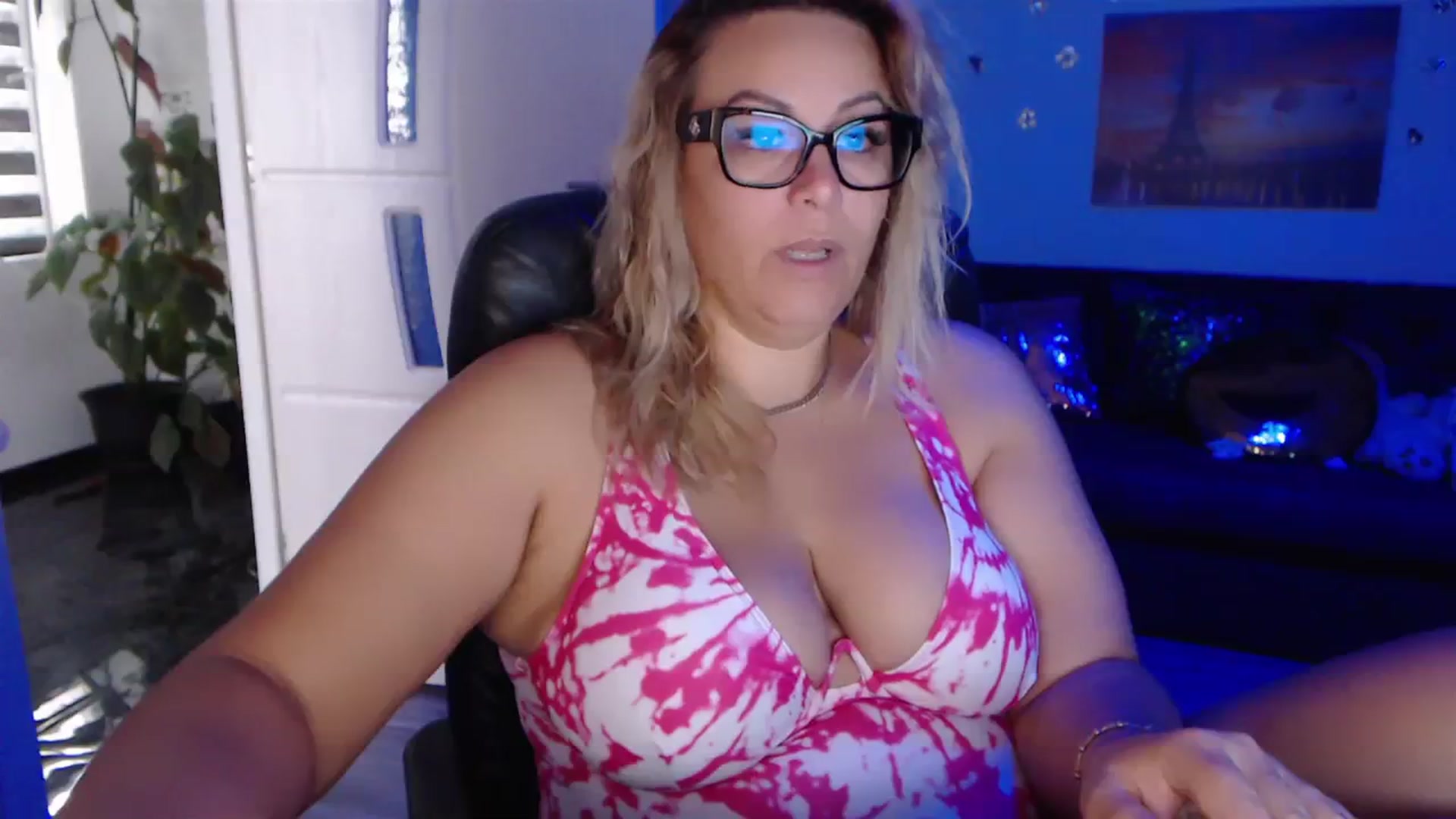 Gallery image thumbnail from A_baby_Boo's myfreecams stream on, 09/19/2023, 12:52 image 7 of 20
