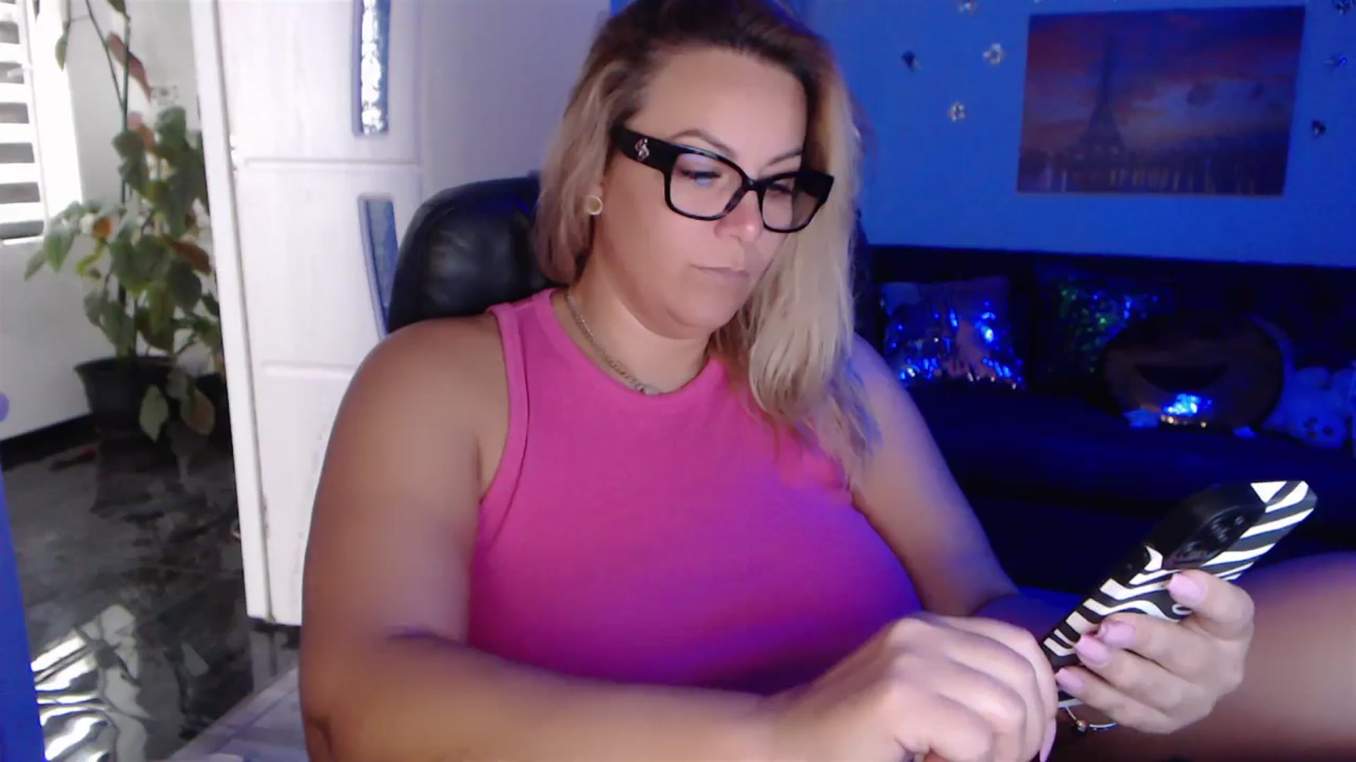 Gallery image thumbnail from A_baby_Boo's myfreecams stream on, 09/19/2023, 13:17 image 15 of 20