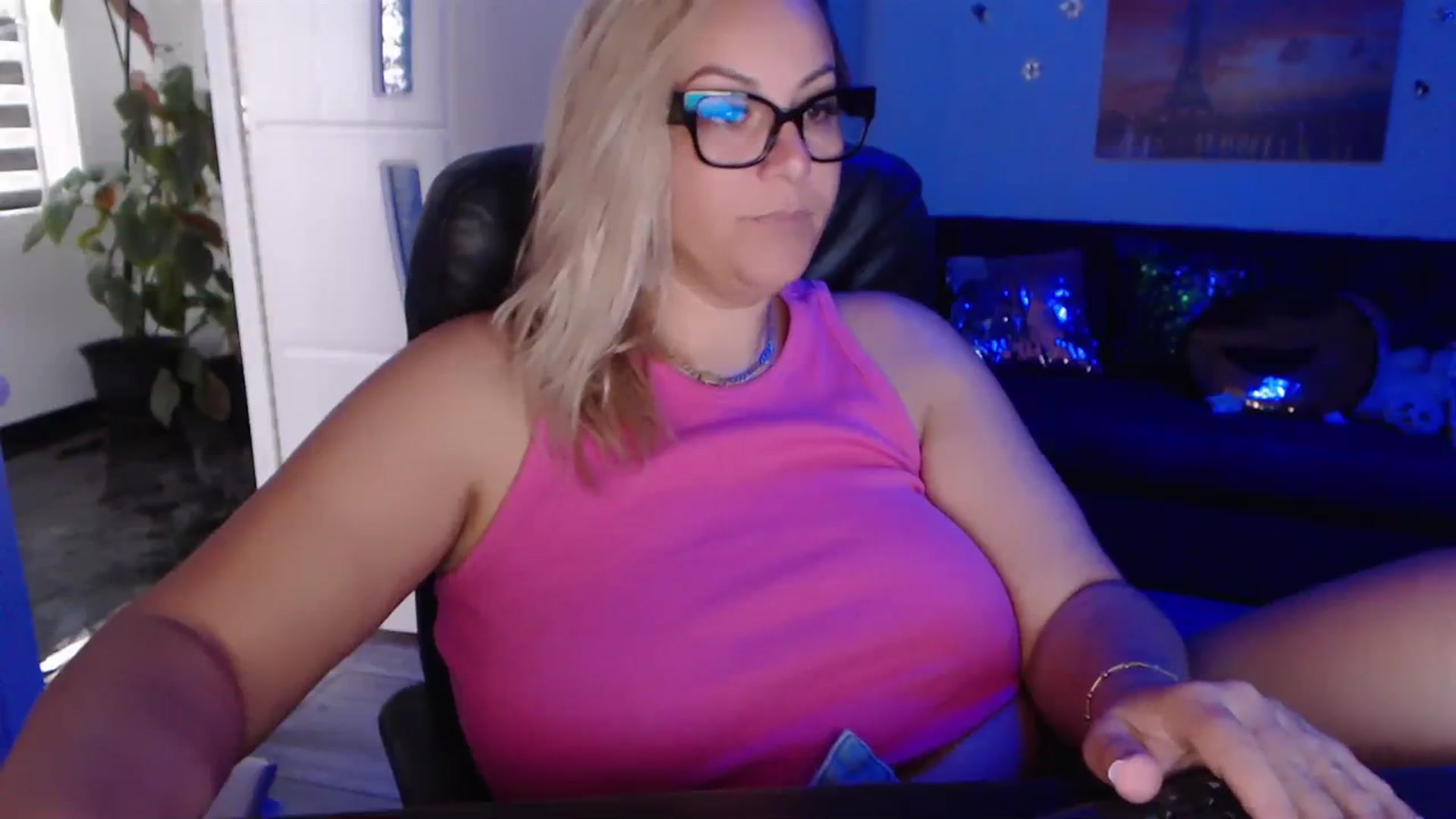 Gallery image thumbnail from A_baby_Boo's myfreecams stream on, 09/19/2023, 13:38 image 2 of 20