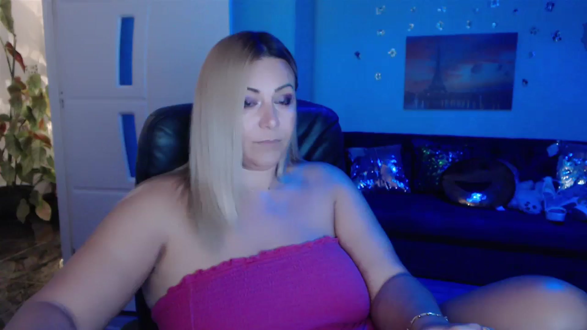Gallery image thumbnail from A_baby_Boo's myfreecams stream on, 09/19/2023, 20:11 image 19 of 20