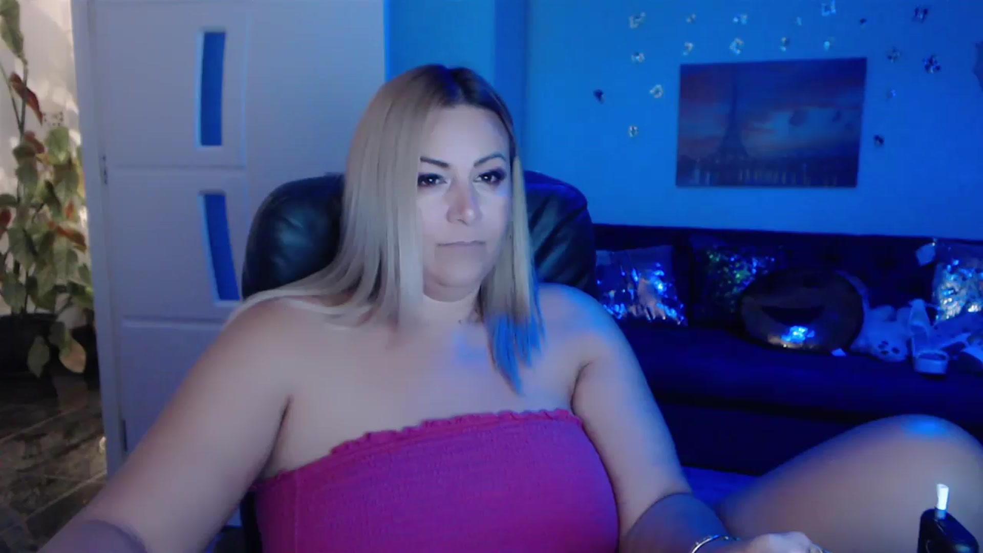 Gallery image thumbnail from A_baby_Boo's myfreecams stream on, 09/19/2023, 20:11 image 7 of 20