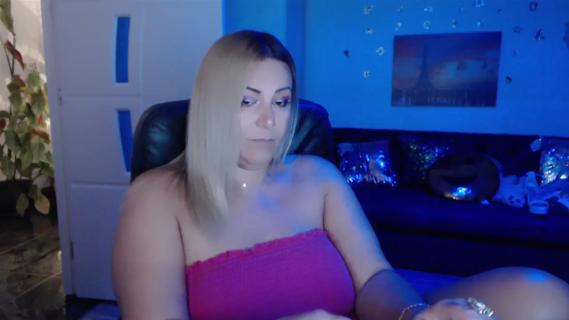 Gallery image thumbnail from A_baby_Boo's myfreecams stream on, 09/19/2023, 20:11 image 17 of 20