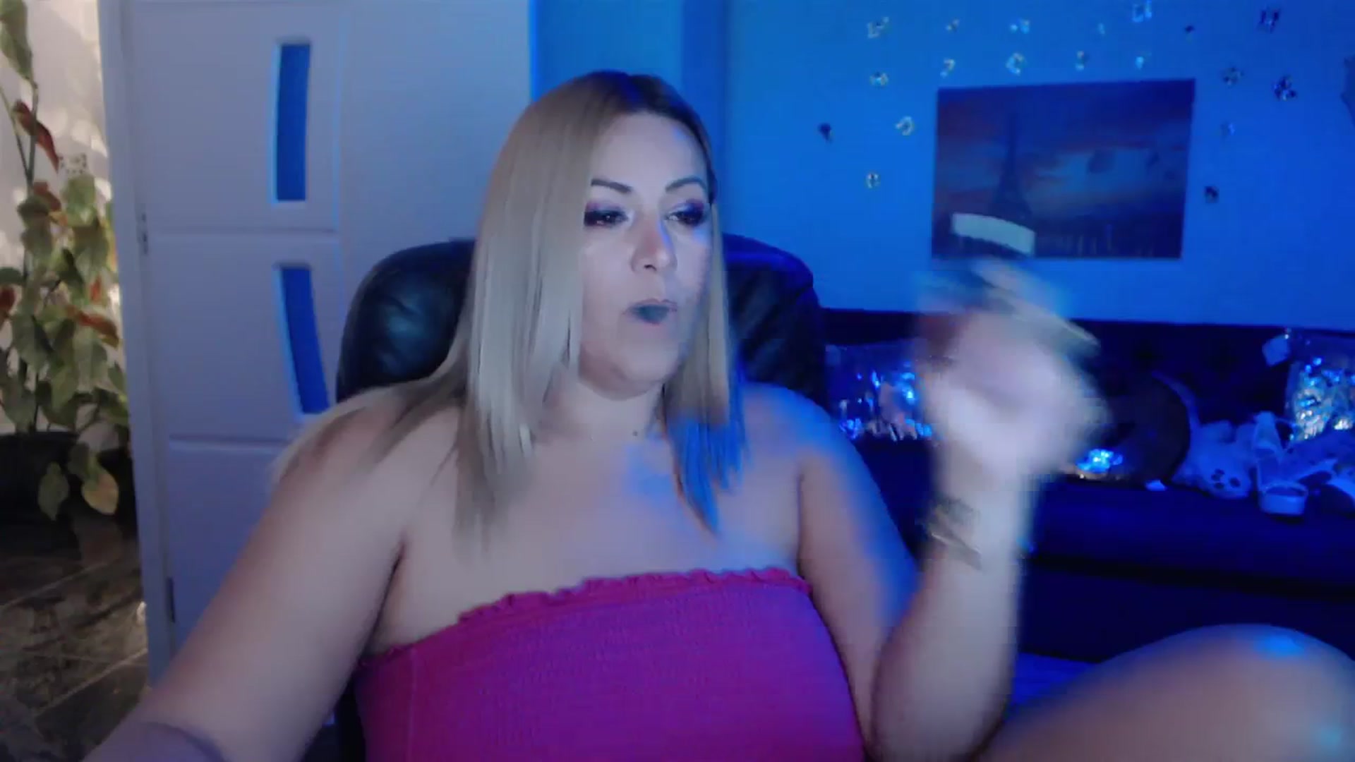 Gallery image thumbnail from A_baby_Boo's myfreecams stream on, 09/19/2023, 20:11 image 2 of 20
