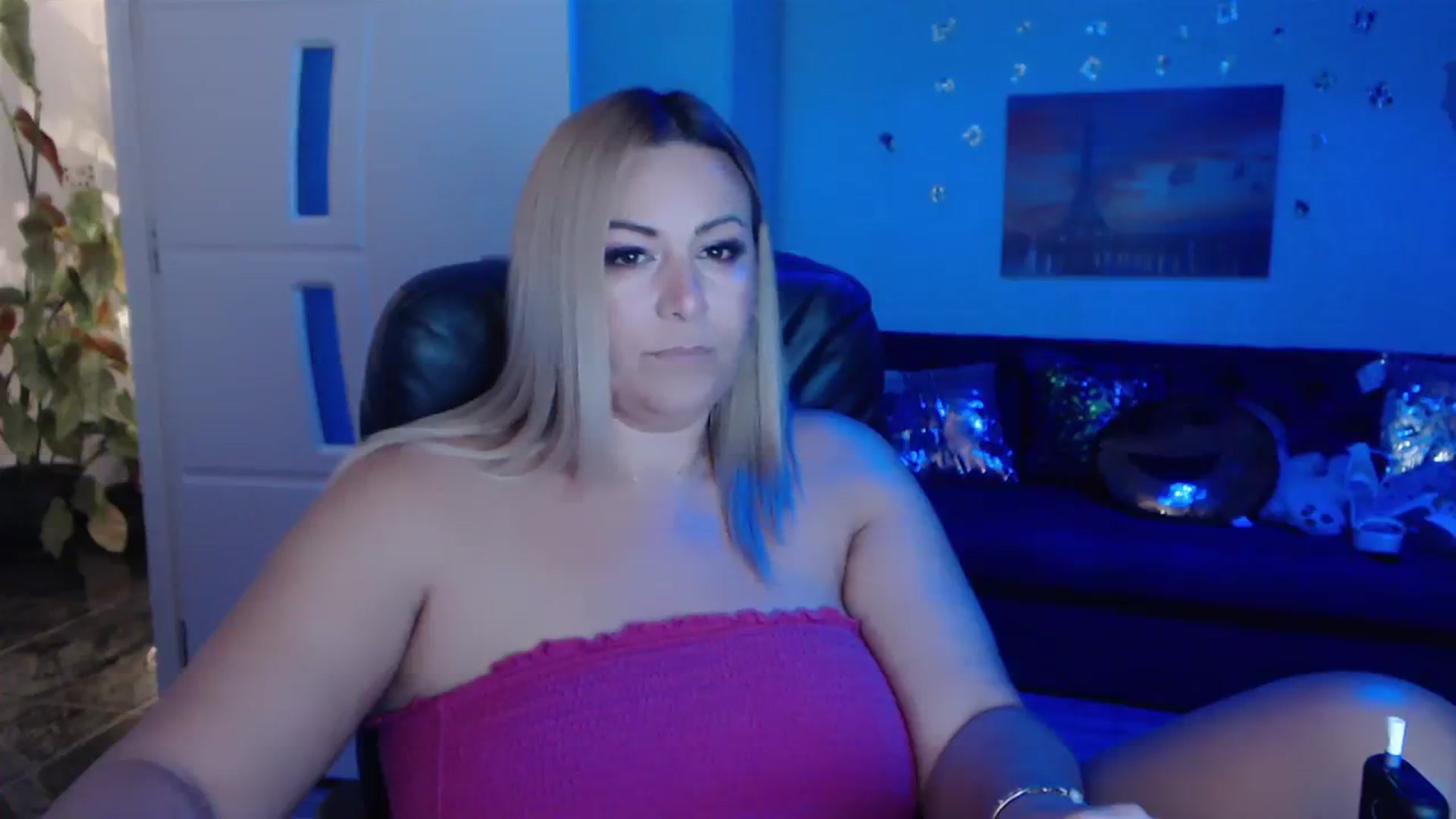 Gallery image thumbnail from A_baby_Boo's myfreecams stream on, 09/19/2023, 20:11 image 6 of 20