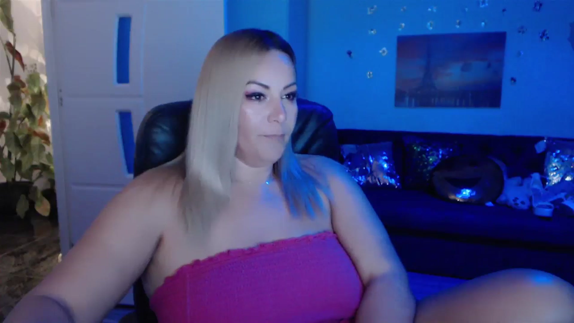 Gallery image thumbnail from A_baby_Boo's myfreecams stream on, 09/19/2023, 20:11 image 14 of 20