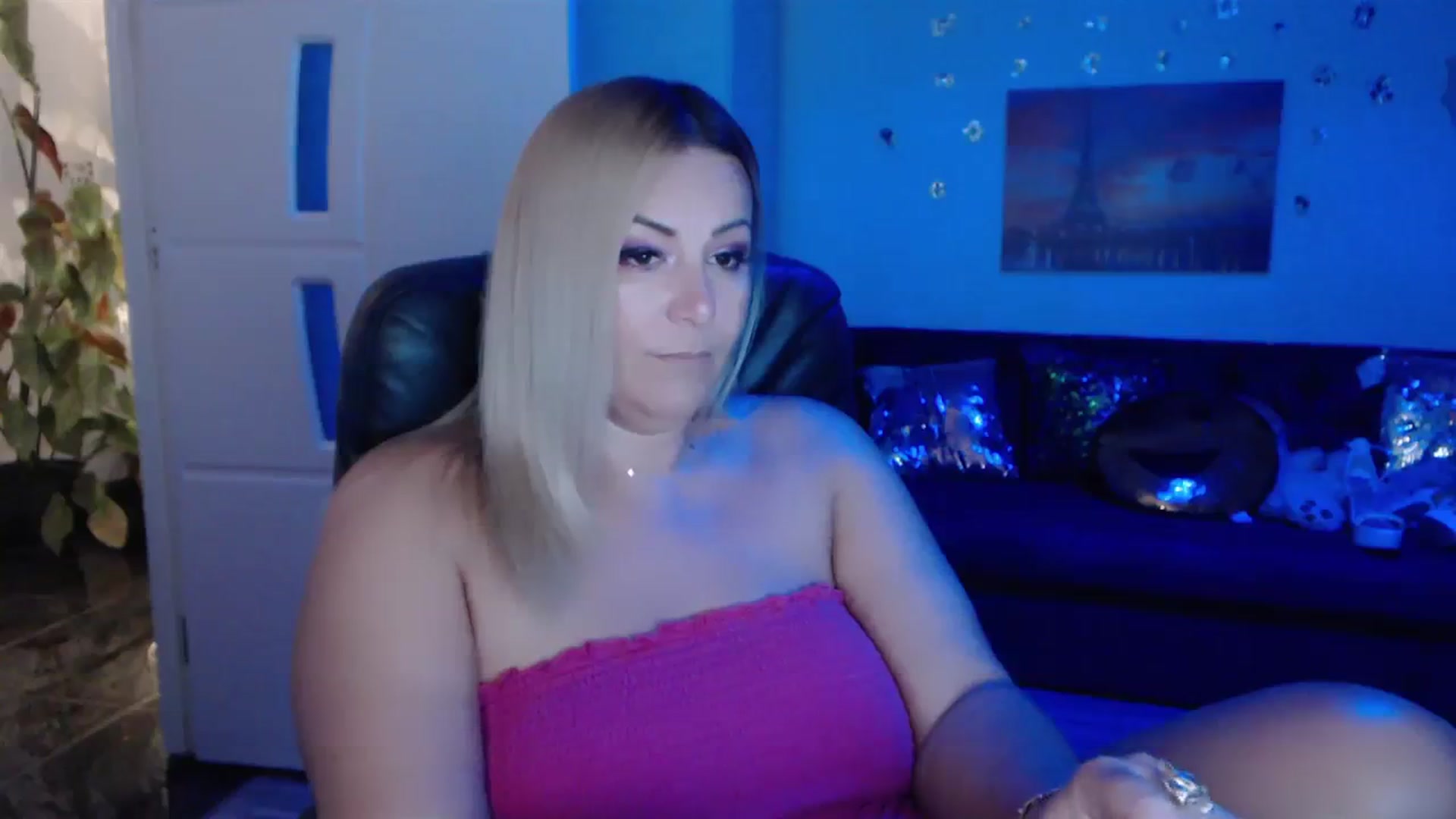 Gallery image thumbnail from A_baby_Boo's myfreecams stream on, 09/19/2023, 20:11 image 16 of 20