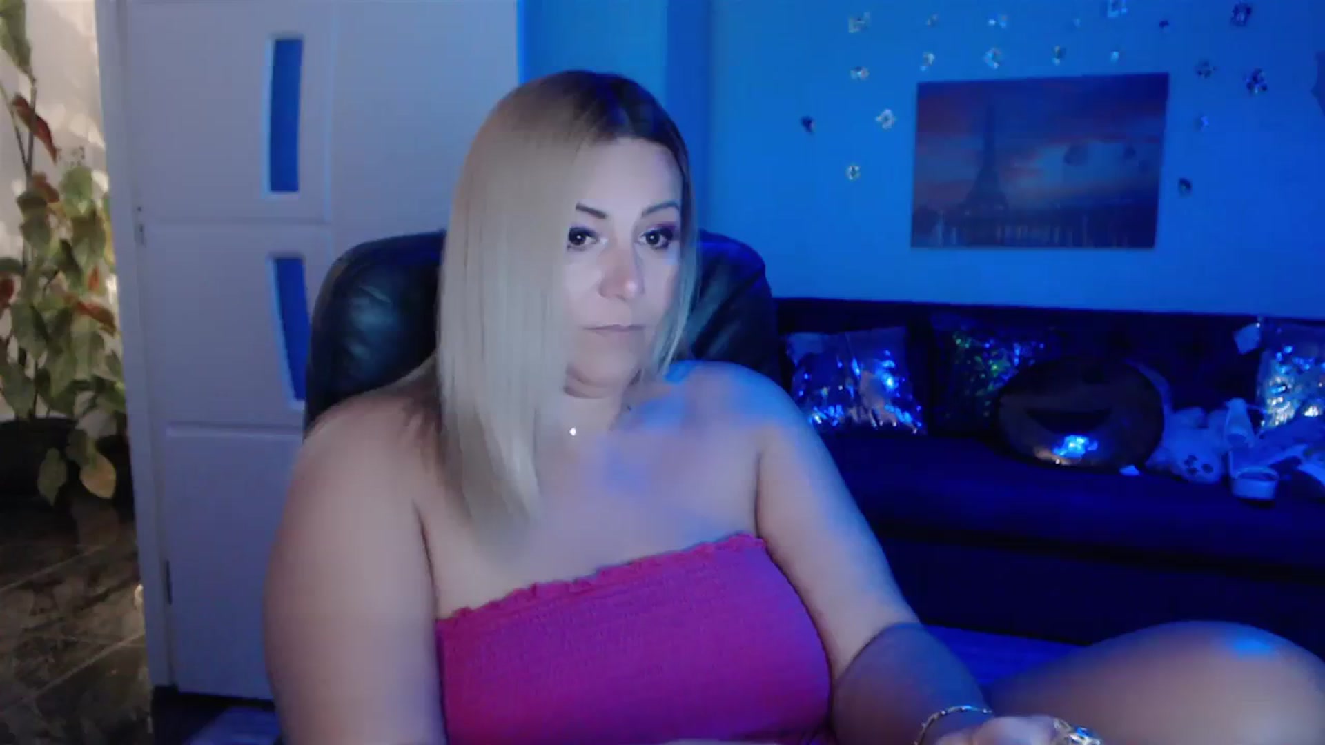 Gallery image thumbnail from A_baby_Boo's myfreecams stream on, 09/19/2023, 20:11 image 18 of 20