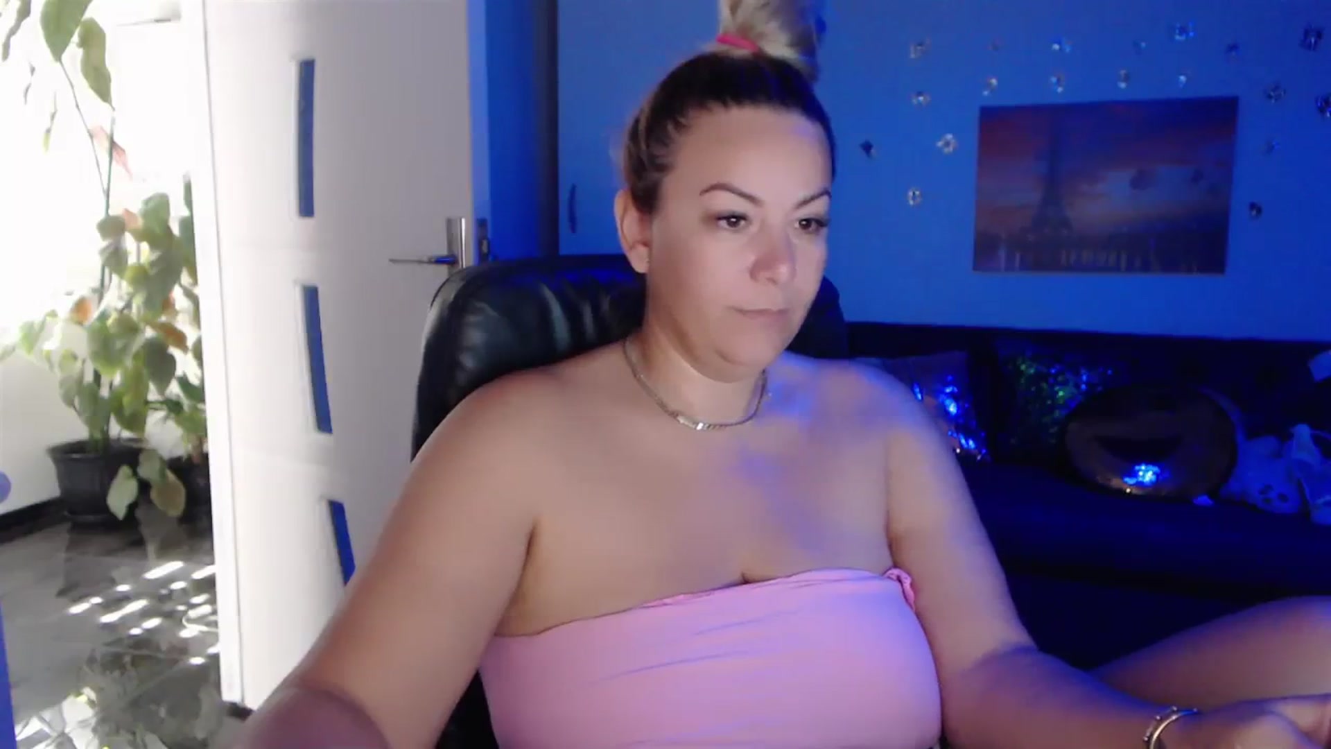 Gallery image thumbnail from A_baby_Boo's myfreecams stream on, 09/24/2023, 09:03 image 8 of 20