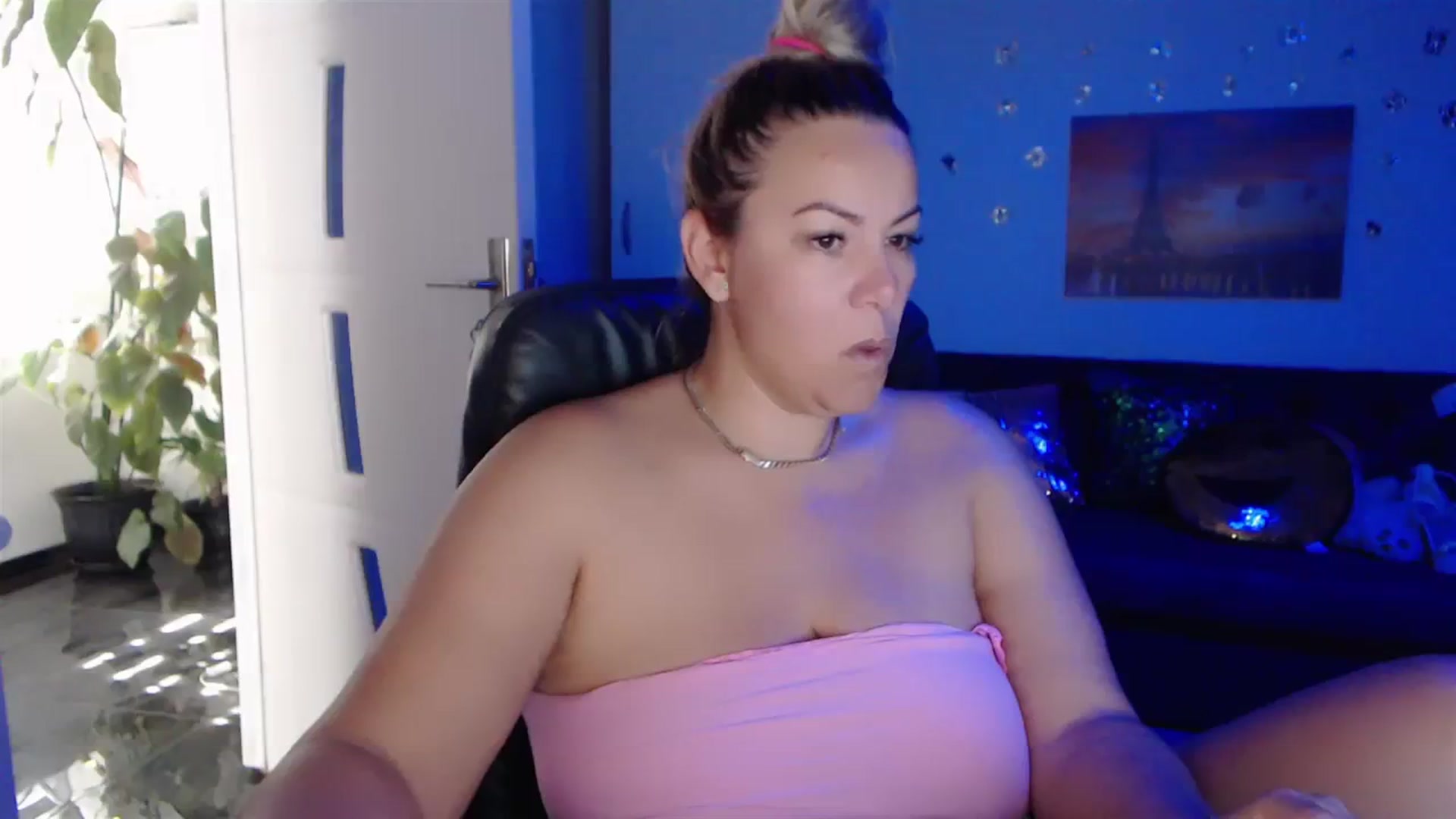 Gallery image thumbnail from A_baby_Boo's myfreecams stream on, 09/24/2023, 09:03 image 7 of 20