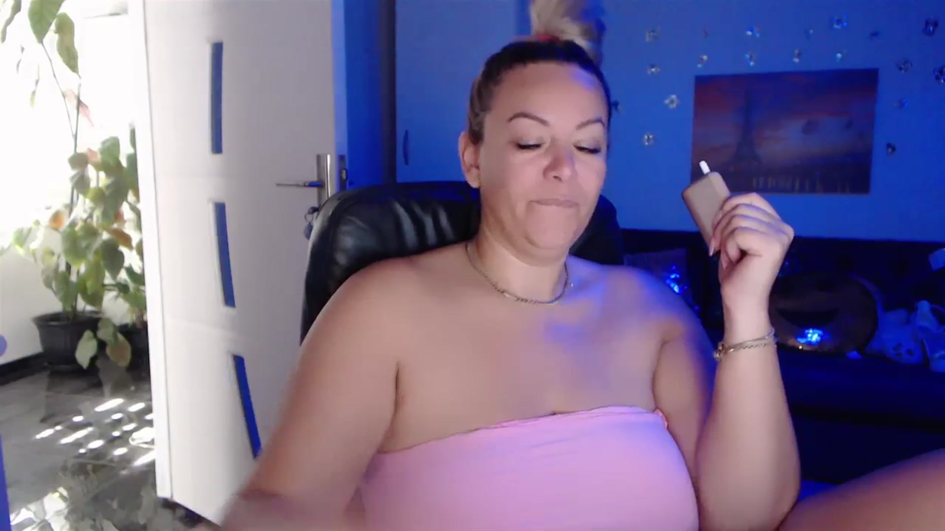 Gallery image thumbnail from A_baby_Boo's myfreecams stream on, 09/24/2023, 09:03 image 14 of 20