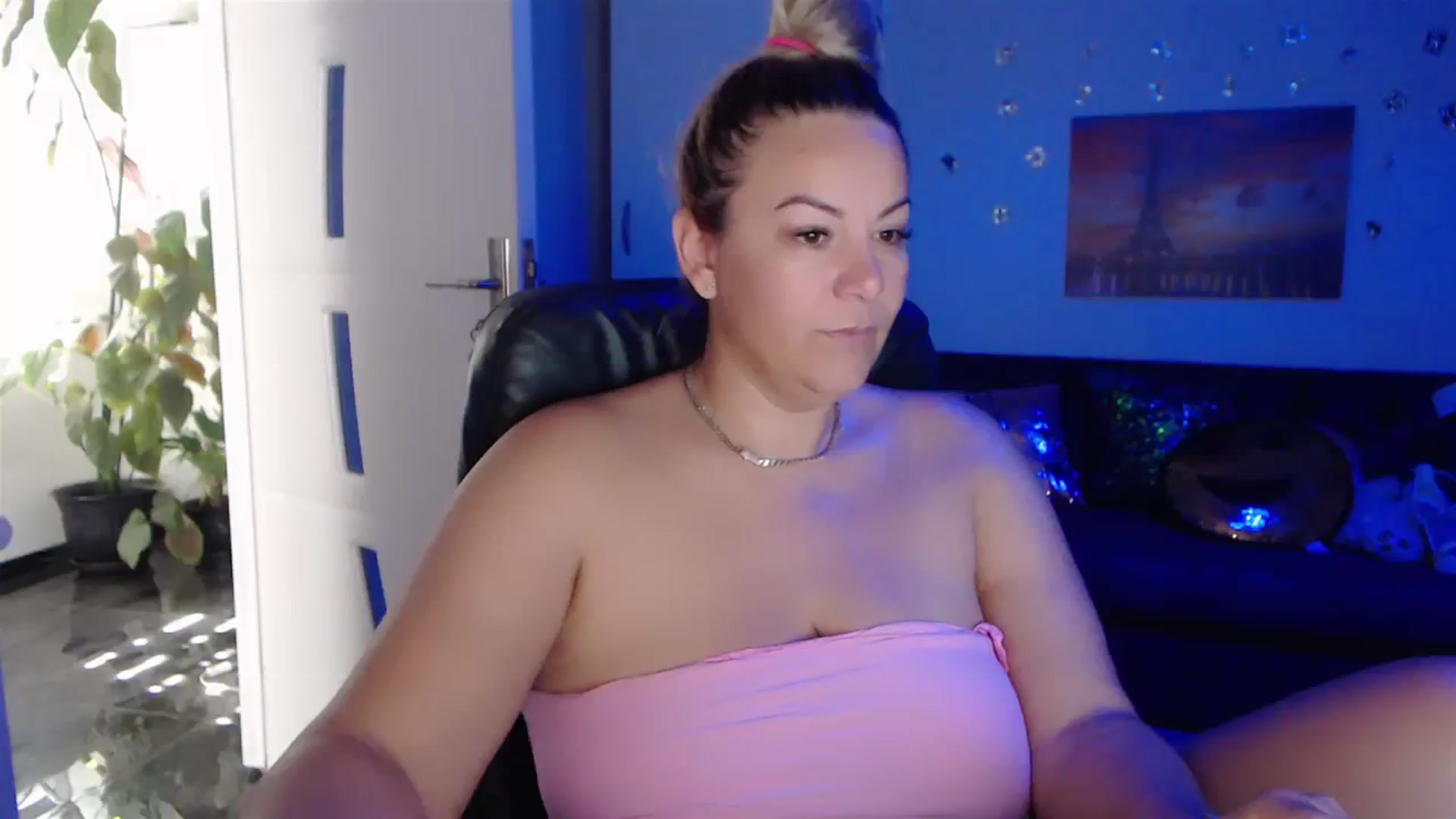 Gallery image thumbnail from A_baby_Boo's myfreecams stream on, 09/24/2023, 09:03 image 6 of 20