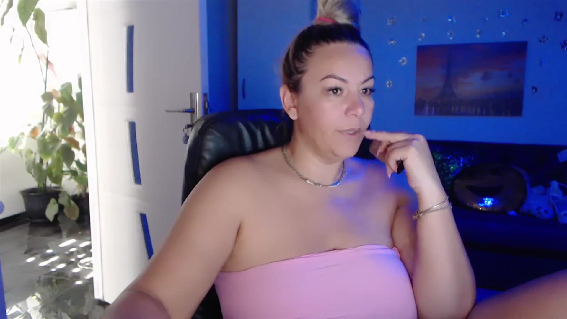 Gallery image thumbnail from A_baby_Boo's myfreecams stream on, 09/24/2023, 09:03 image 11 of 20