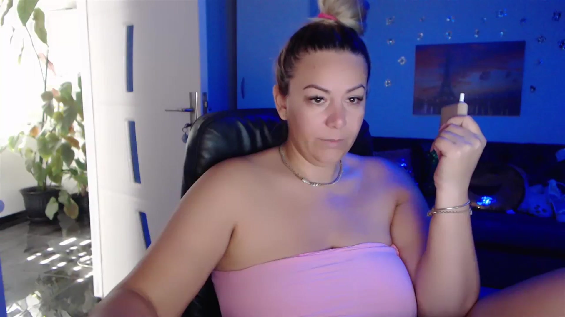 Gallery image thumbnail from A_baby_Boo's myfreecams stream on, 09/24/2023, 09:03 image 10 of 20