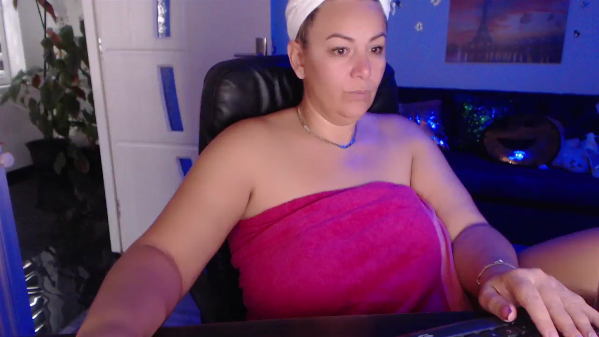 Gallery image thumbnail from A_baby_Boo's myfreecams stream on, 09/26/2023, 13:19 image 5 of 20