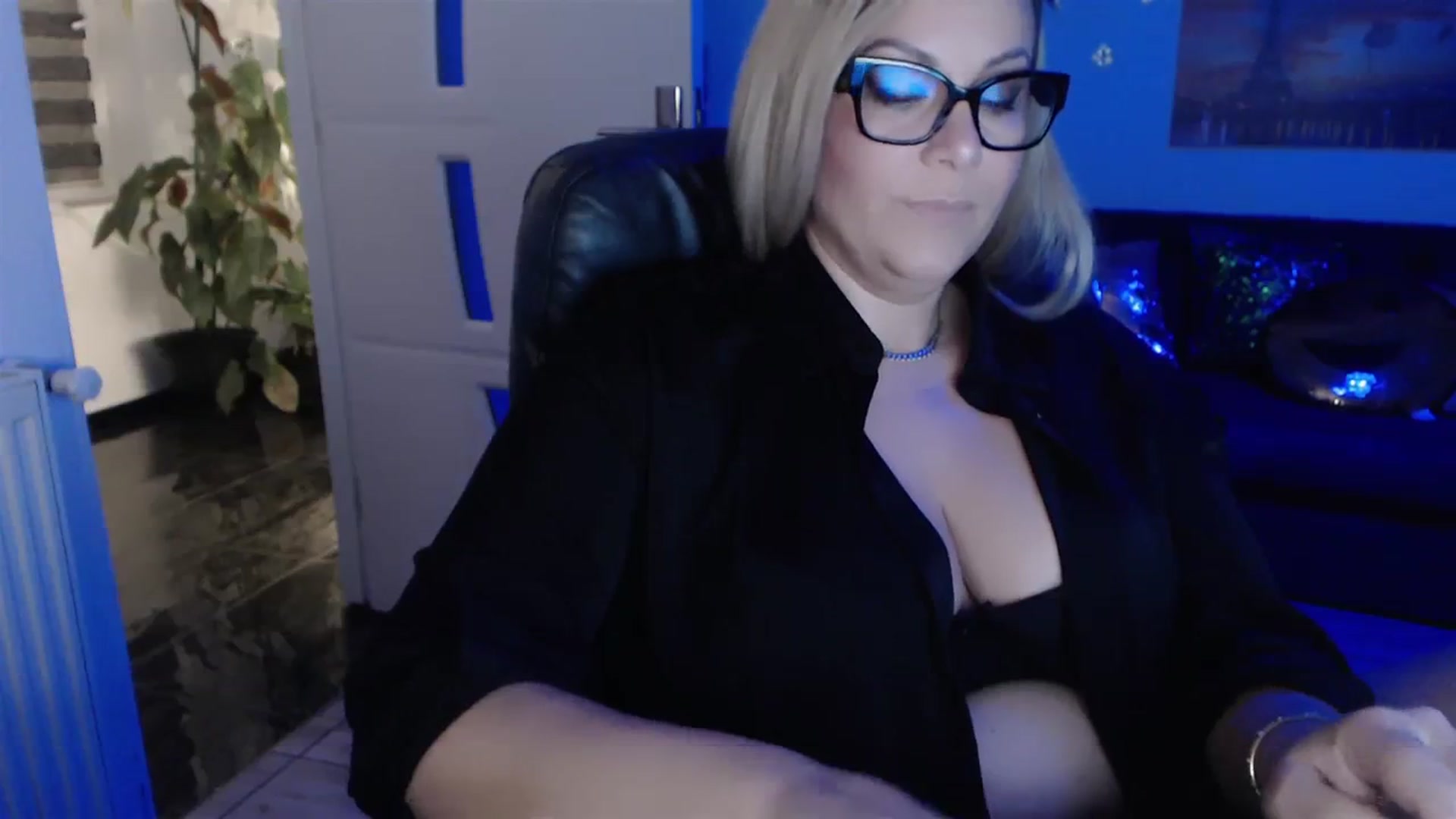 Gallery image thumbnail from A_baby_Boo's myfreecams stream on, 09/26/2023, 19:17 image 9 of 20