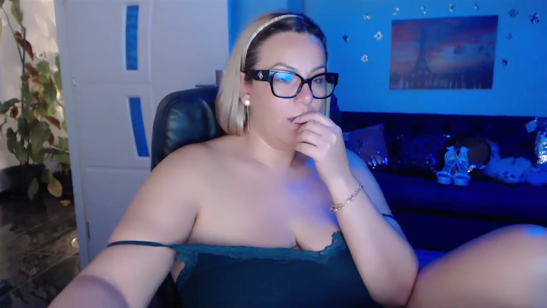 Gallery image thumbnail from A_baby_Boo's myfreecams stream on, 10/01/2023, 05:15 image 12 of 20
