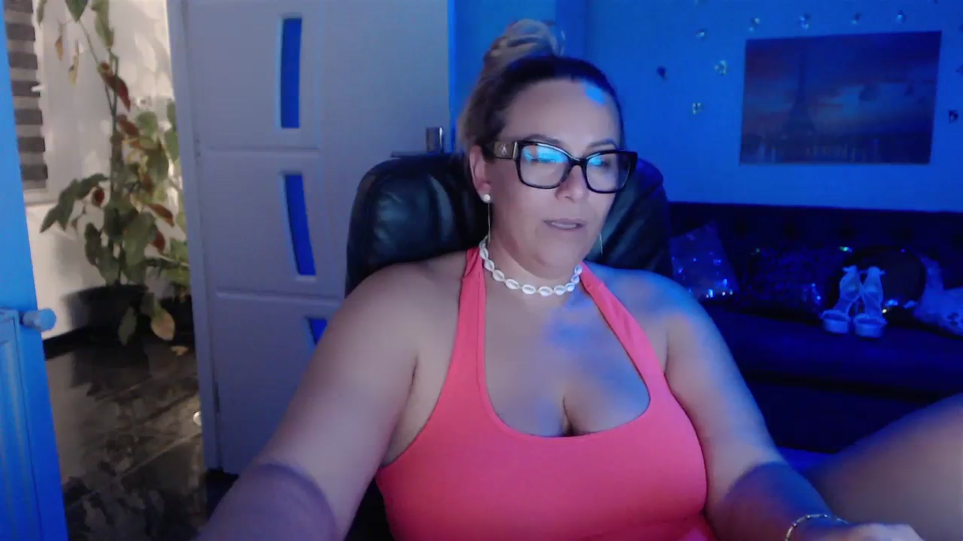Gallery image thumbnail from A_baby_Boo's myfreecams stream on, 10/02/2023, 02:38 image 17 of 20