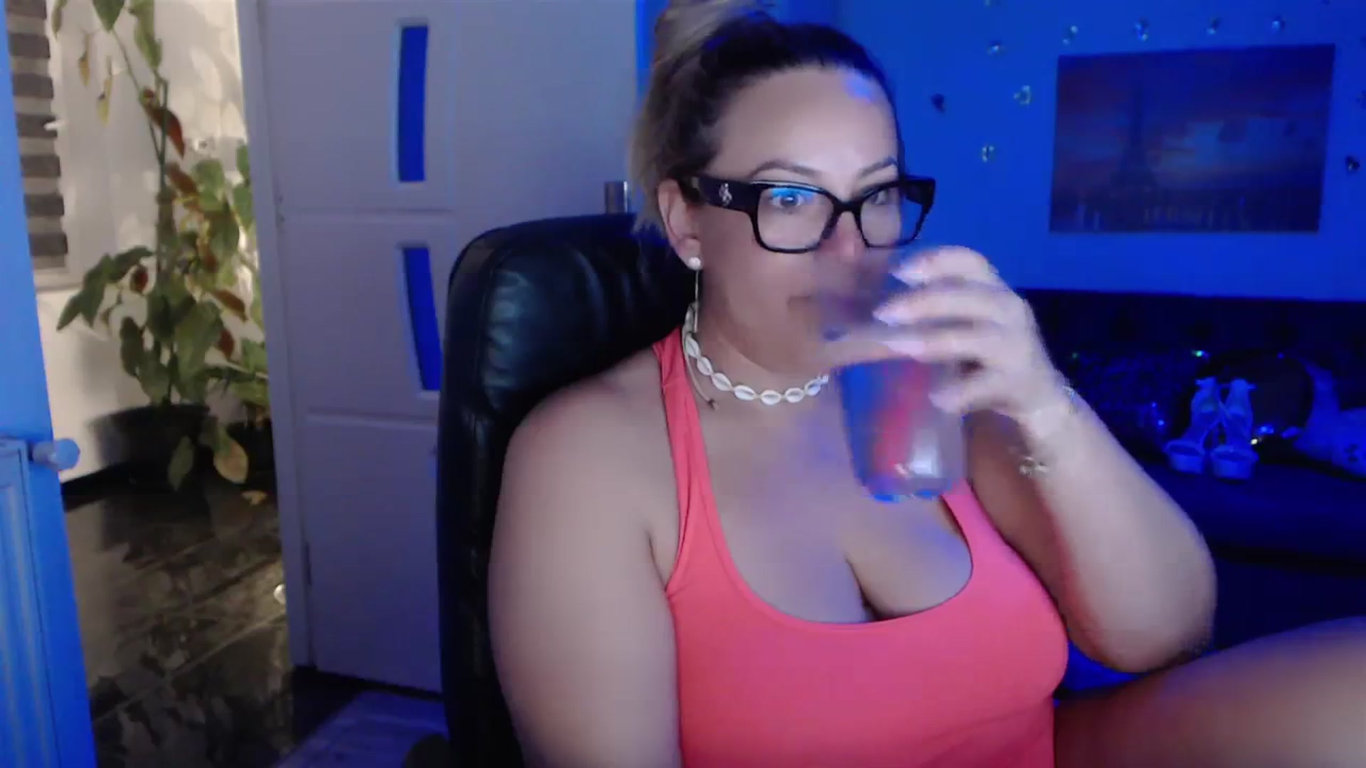 Gallery image thumbnail from A_baby_Boo's myfreecams stream on, 10/02/2023, 02:38 image 12 of 20