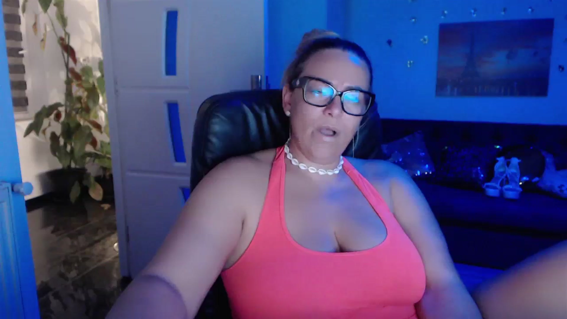 Gallery image thumbnail from A_baby_Boo's myfreecams stream on, 10/02/2023, 02:38 image 14 of 20