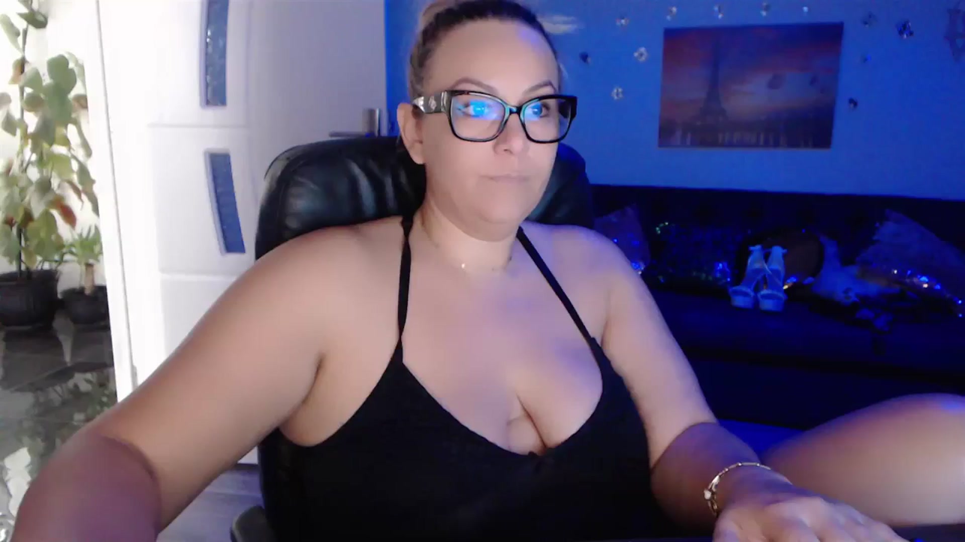 Gallery image thumbnail from A_baby_Boo's myfreecams stream on, 10/10/2023, 10:23 image 20 of 20