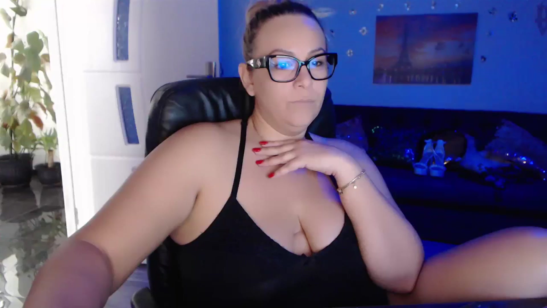 Gallery image thumbnail from A_baby_Boo's myfreecams stream on, 10/10/2023, 10:23 image 16 of 20