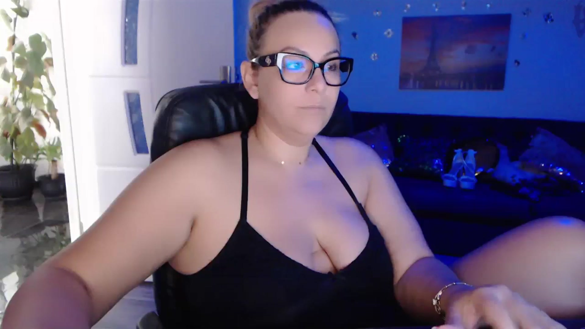 Gallery image thumbnail from A_baby_Boo's myfreecams stream on, 10/10/2023, 10:23 image 13 of 20