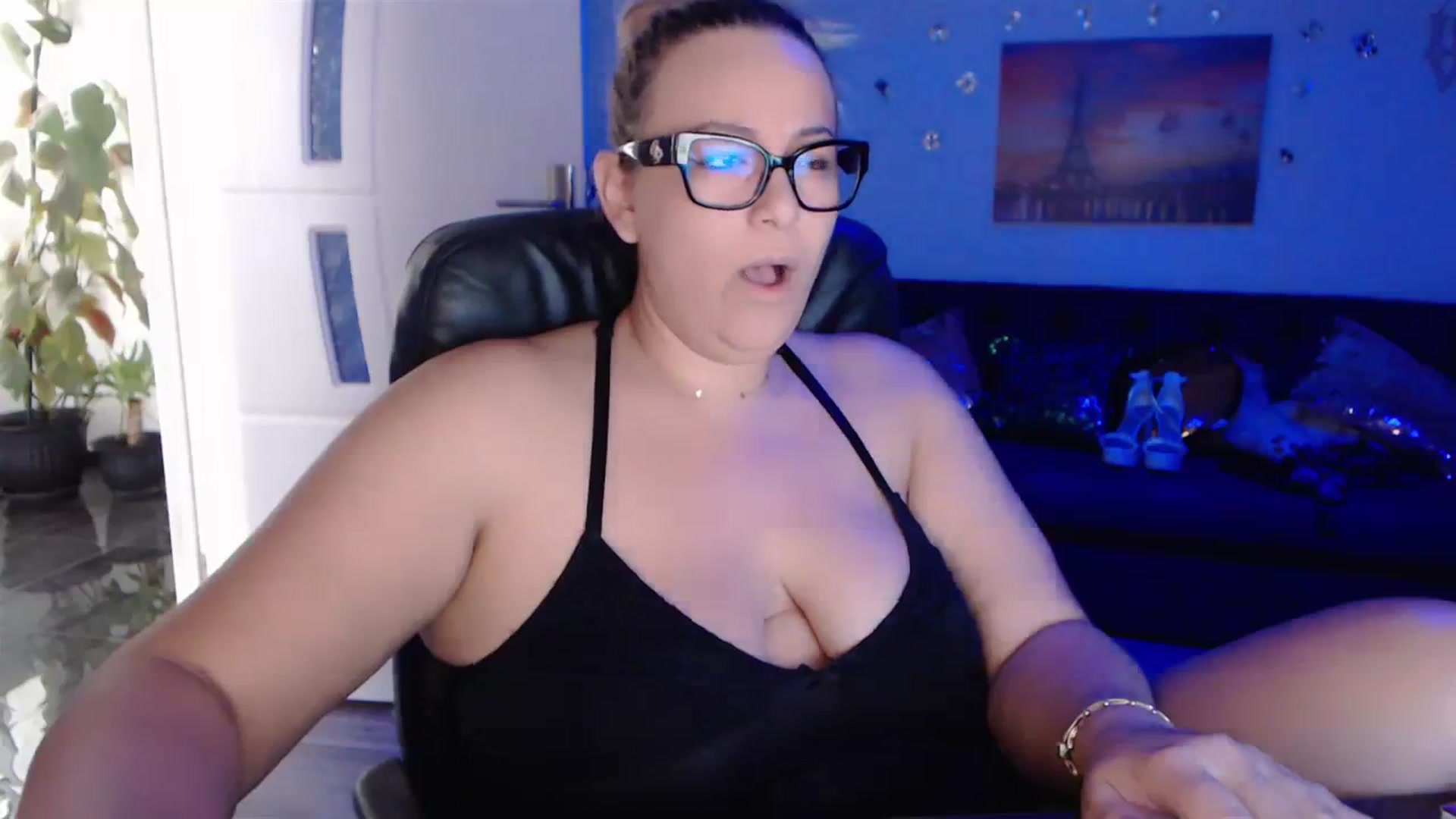 Gallery image thumbnail from A_baby_Boo's myfreecams stream on, 10/10/2023, 10:23 image 11 of 20