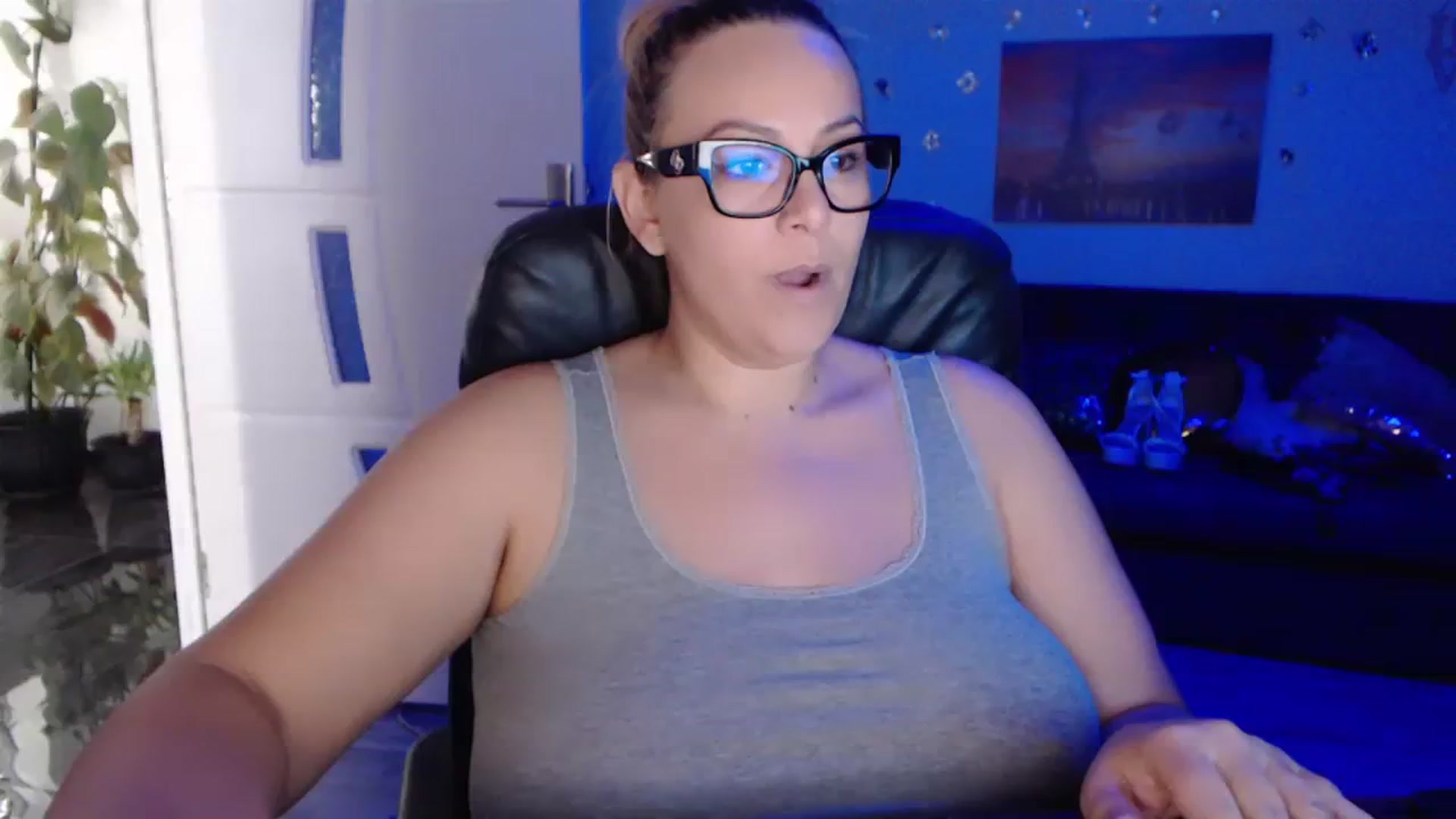 Gallery image thumbnail from A_baby_Boo's myfreecams stream on, 10/10/2023, 11:20 image 6 of 20