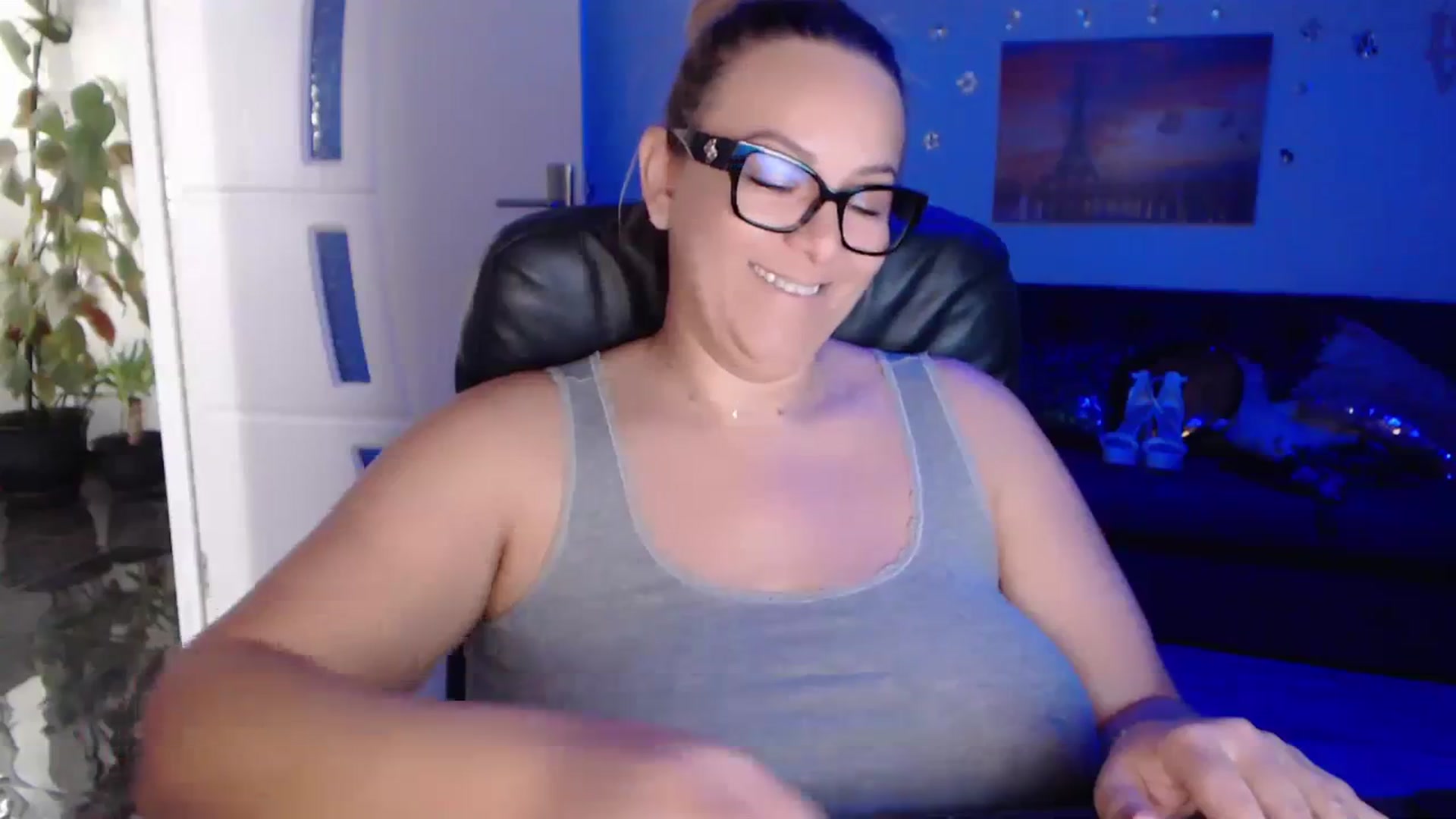 Gallery image thumbnail from A_baby_Boo's myfreecams stream on, 10/10/2023, 11:20 image 8 of 20